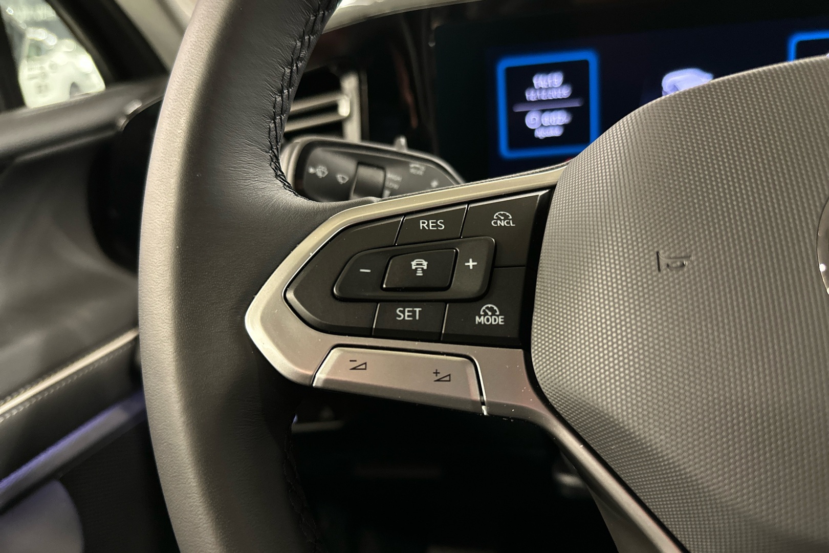 VOLKSWAGEN Tiguan 2025