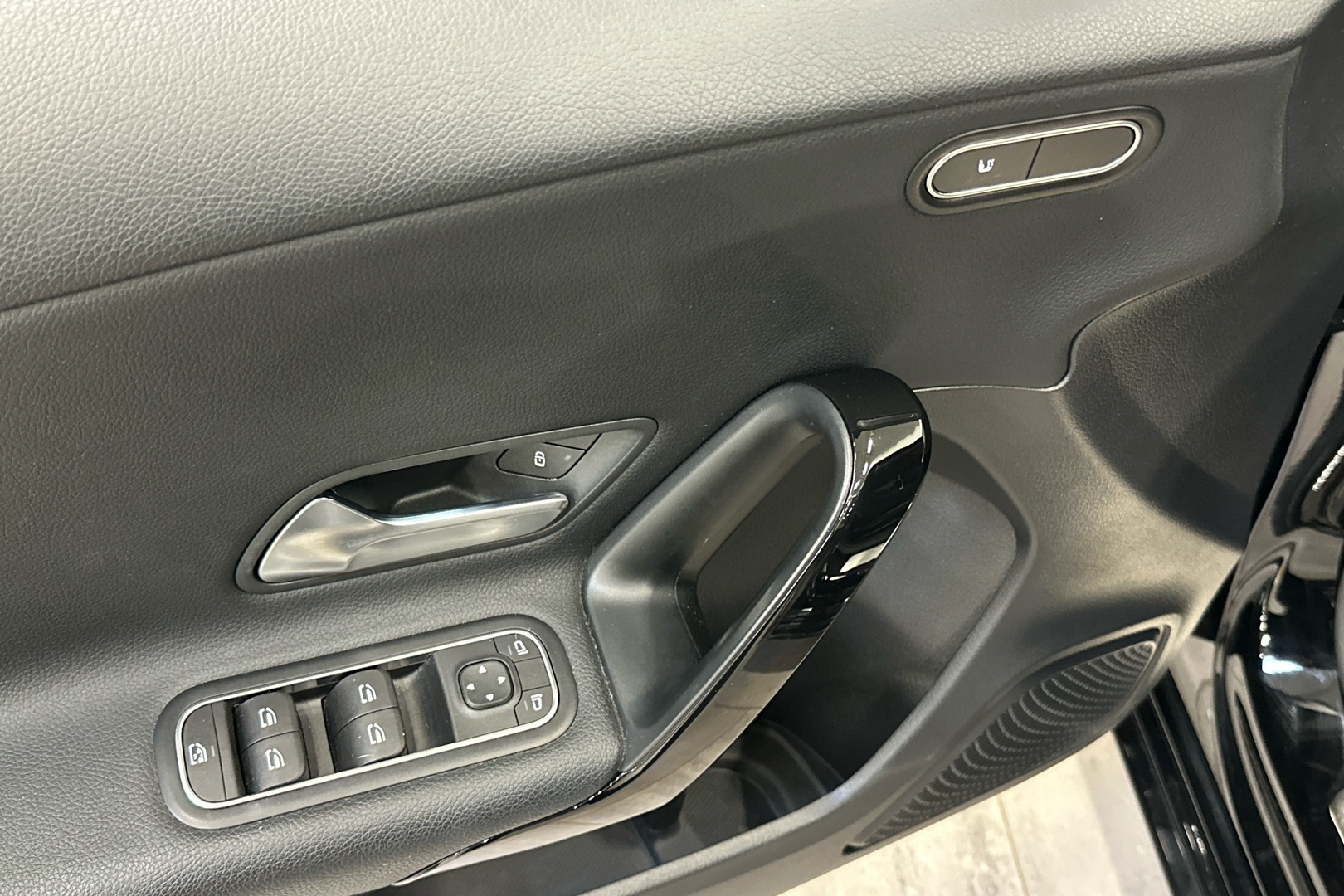 MERCEDES-BENZ A 2020