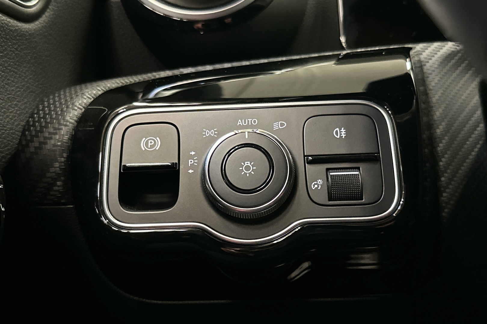 MERCEDES-BENZ A 2020