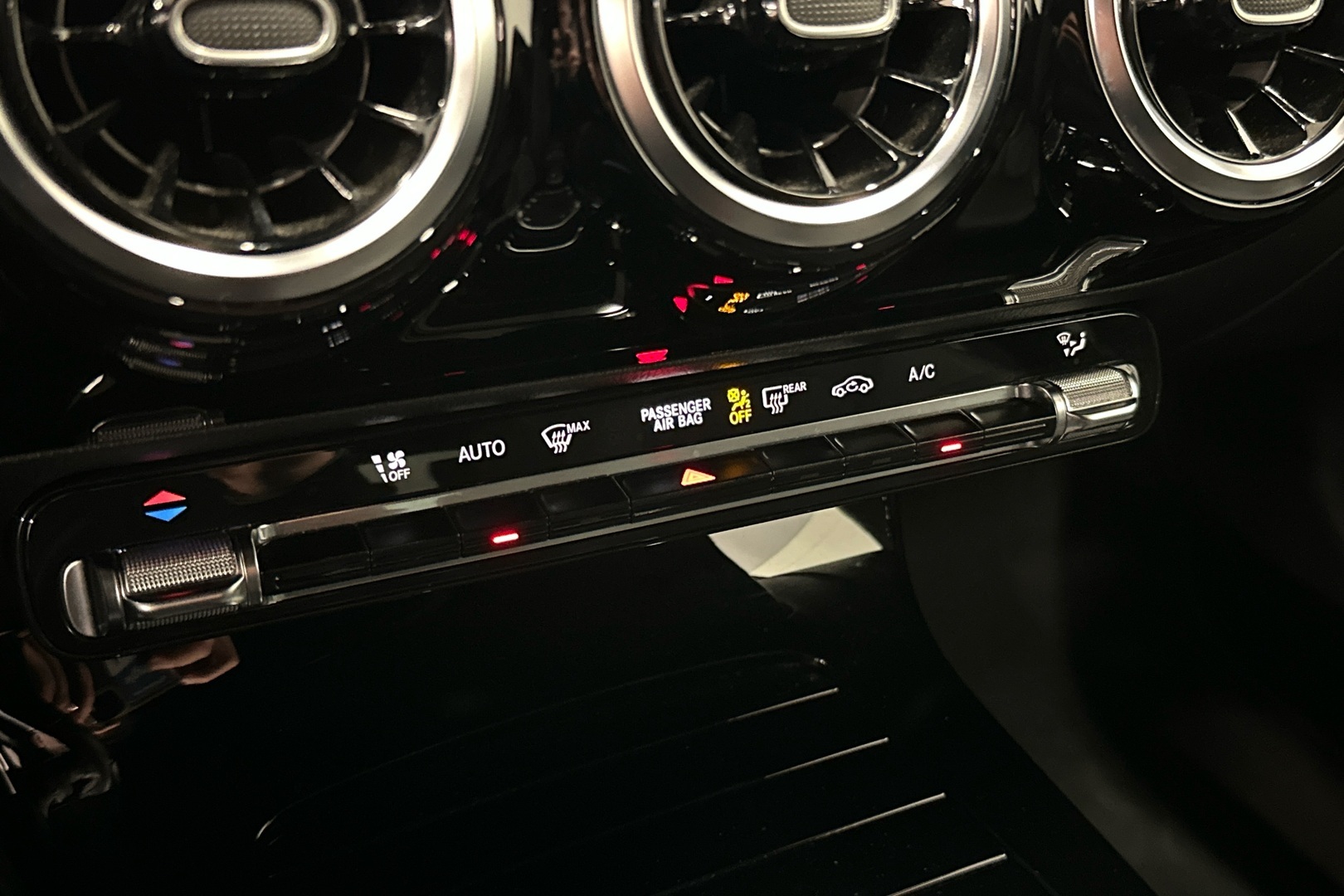 MERCEDES-BENZ A 2020