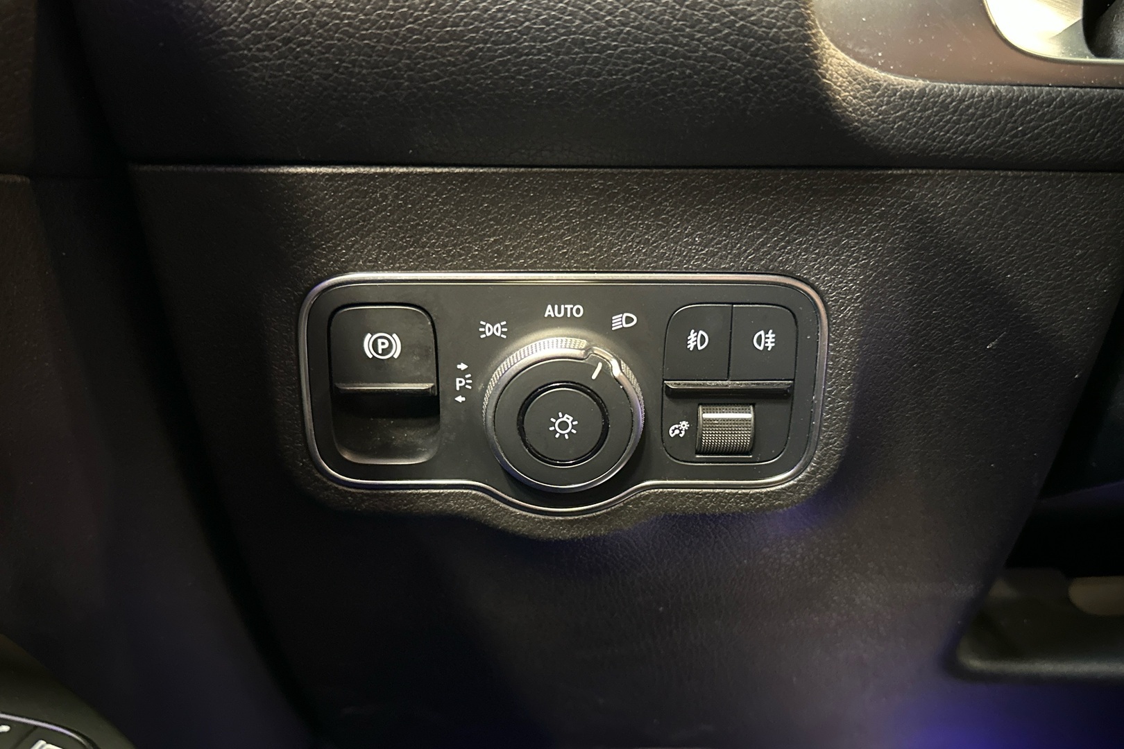 MERCEDES-BENZ GLB 2021