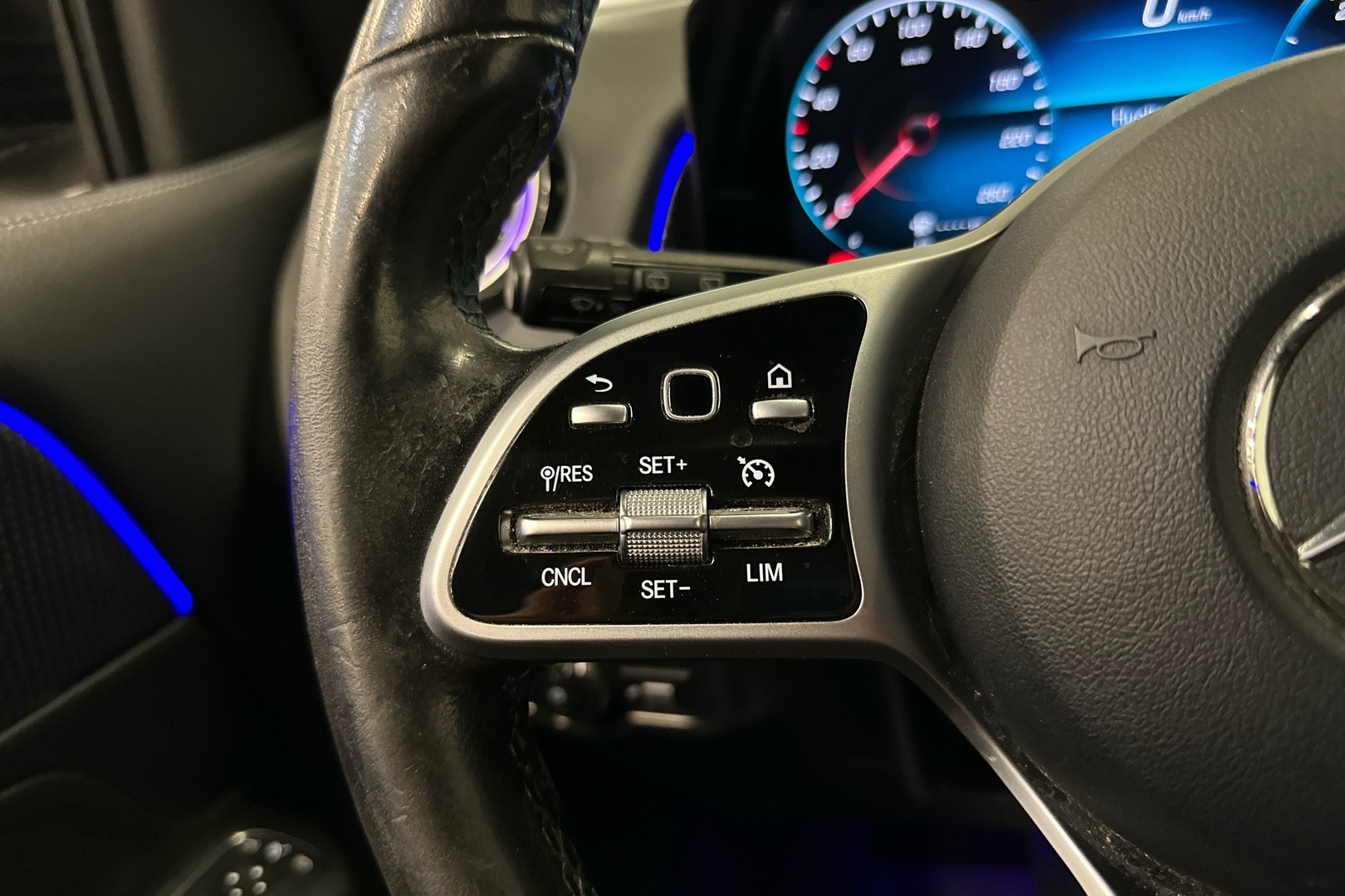 MERCEDES-BENZ GLB 2021