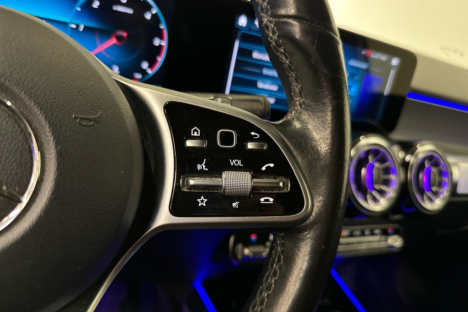 MERCEDES-BENZ GLB 2021