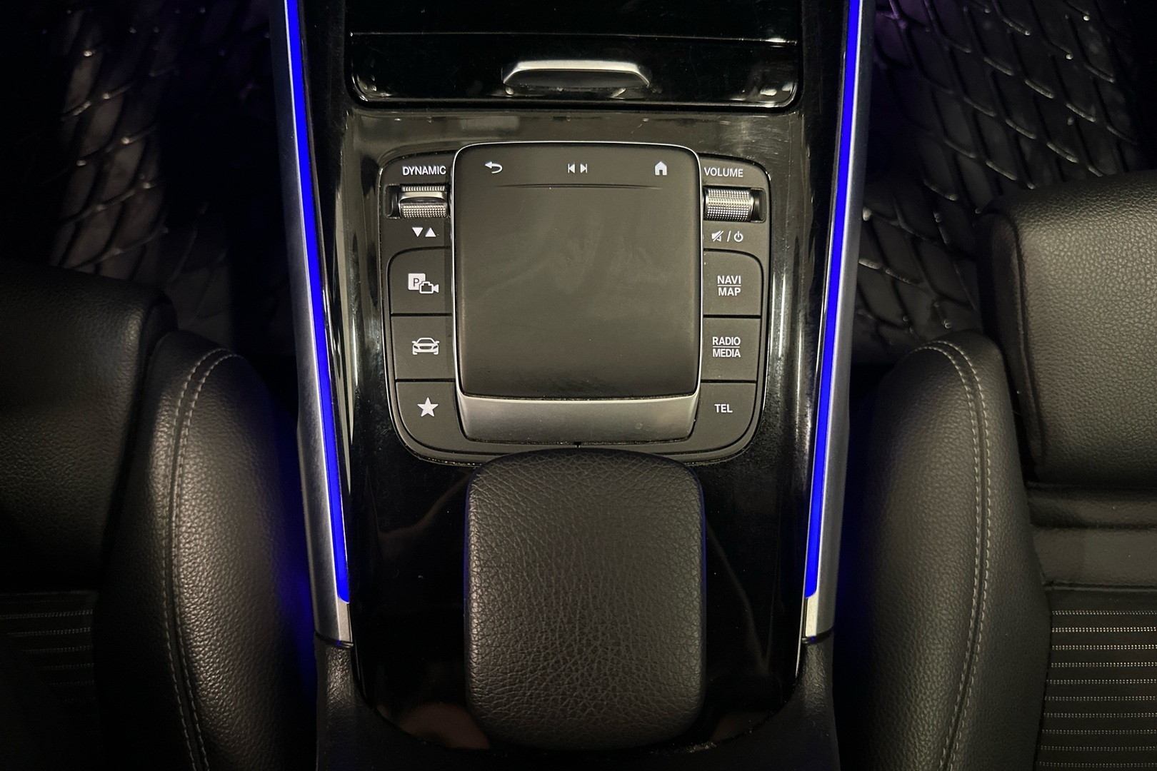 MERCEDES-BENZ GLB 2021