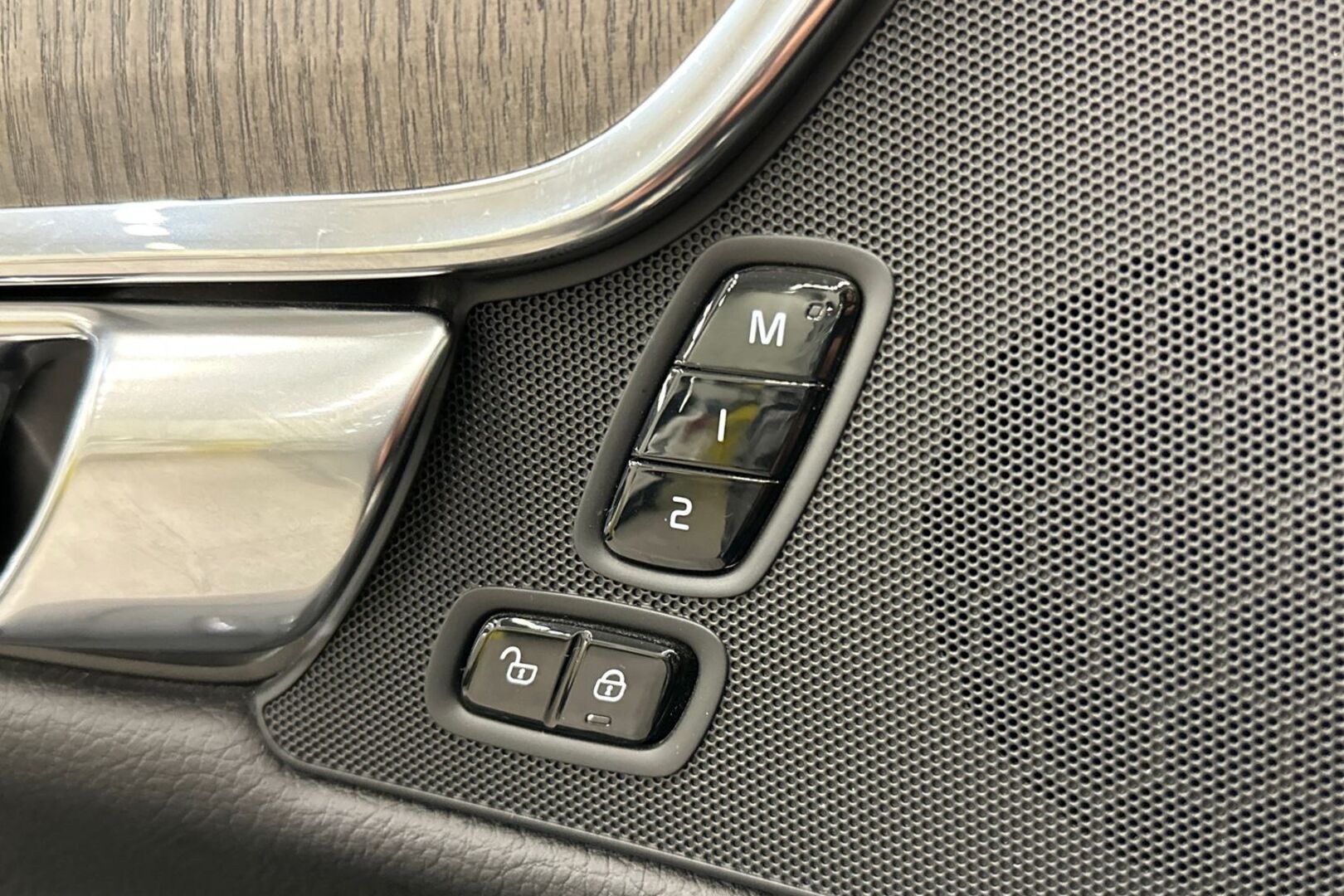 VOLVO S90 19