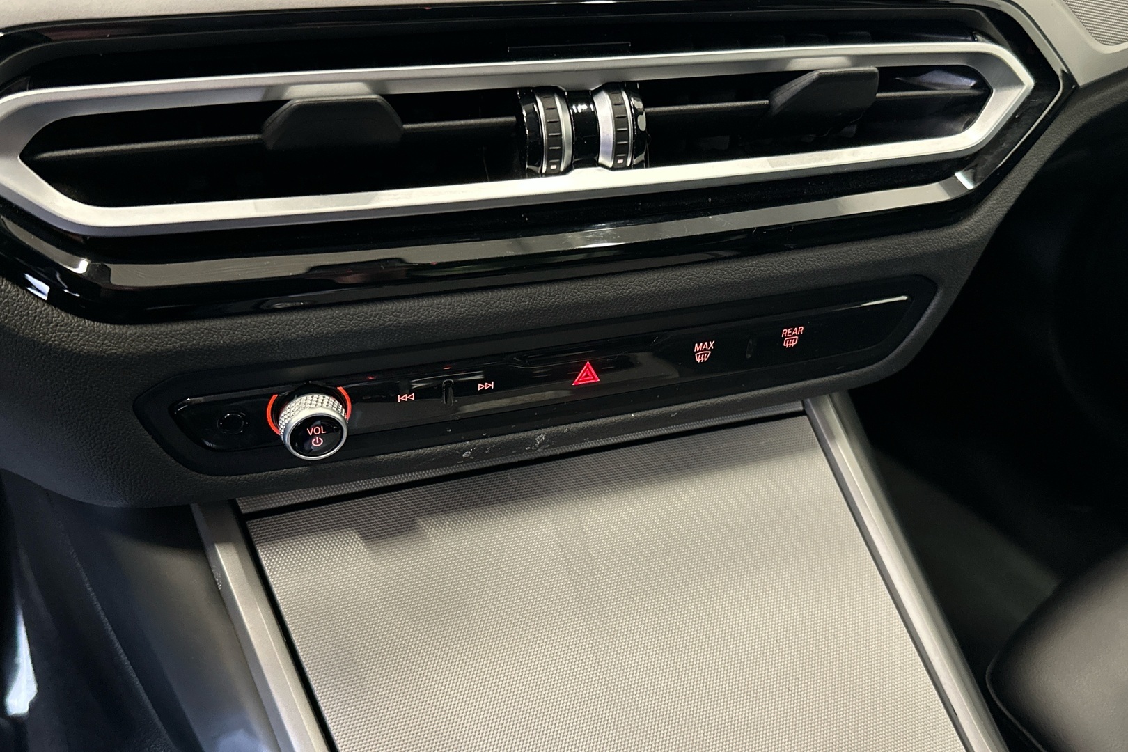 BMW 330 2023