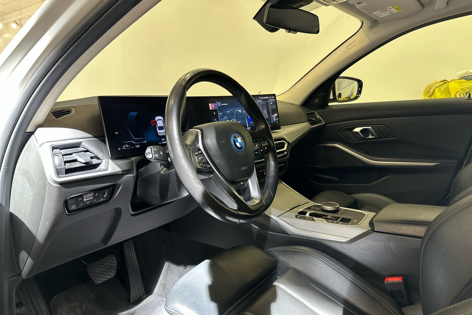BMW 330 2023