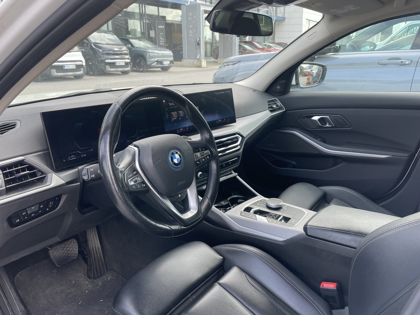 BMW 330 2023