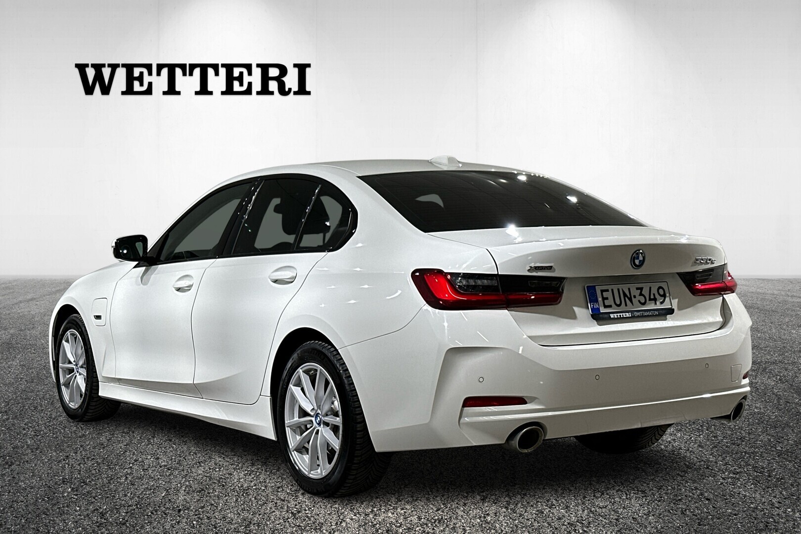 BMW 330 2023