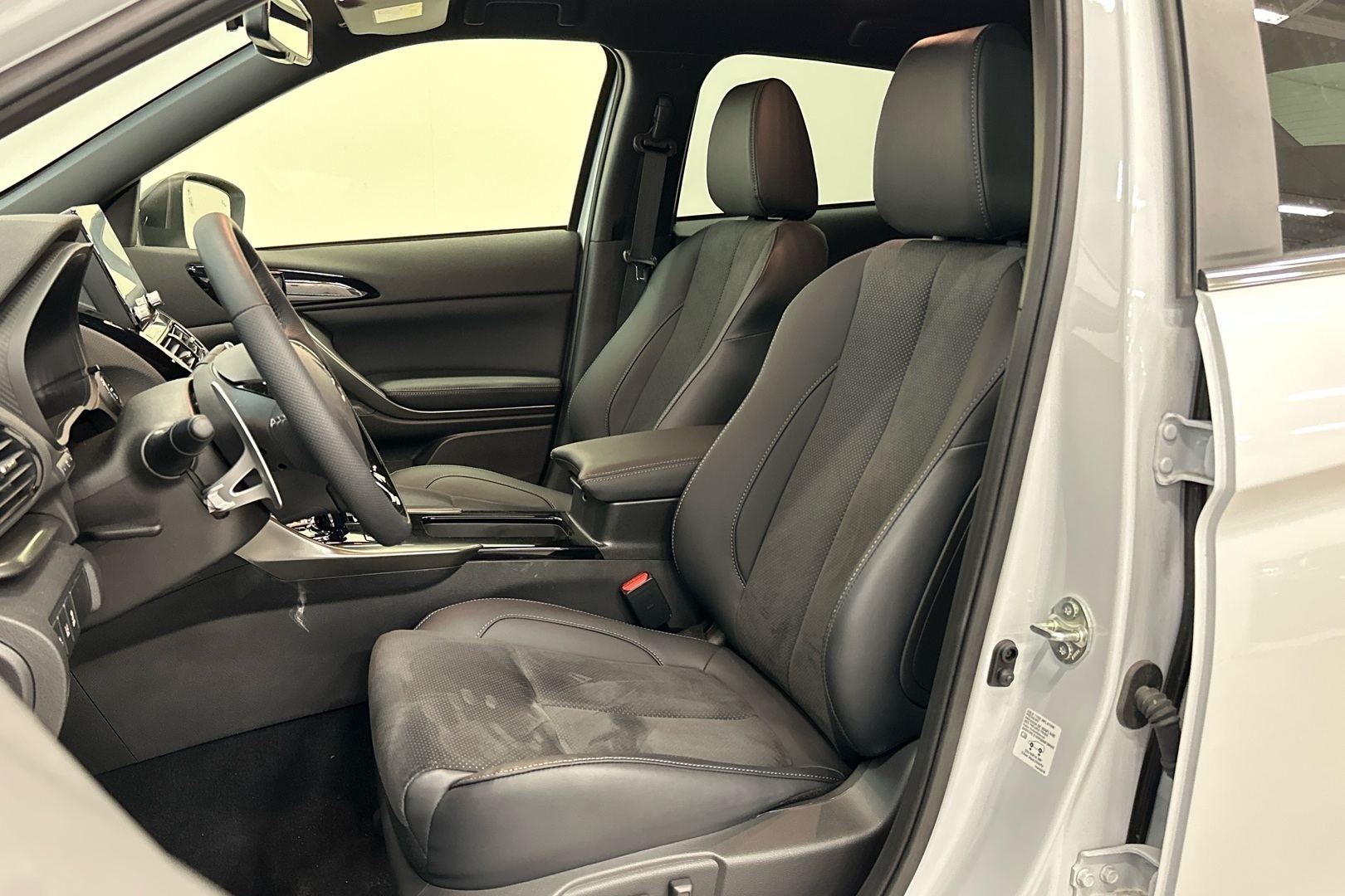 MITSUBISHI ECLIPSE CROSS 2024