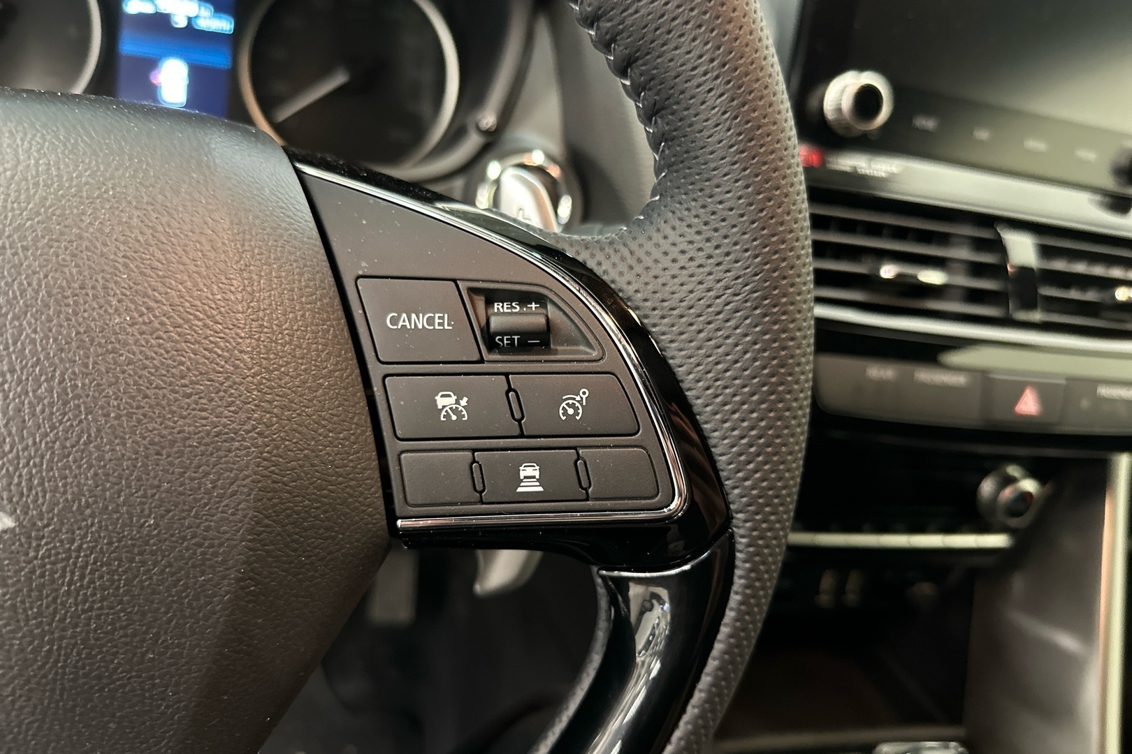 MITSUBISHI ECLIPSE CROSS 2024