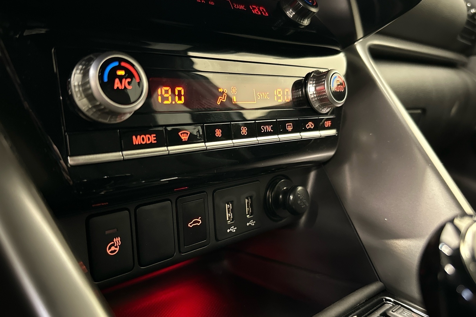 MITSUBISHI ECLIPSE CROSS 2024