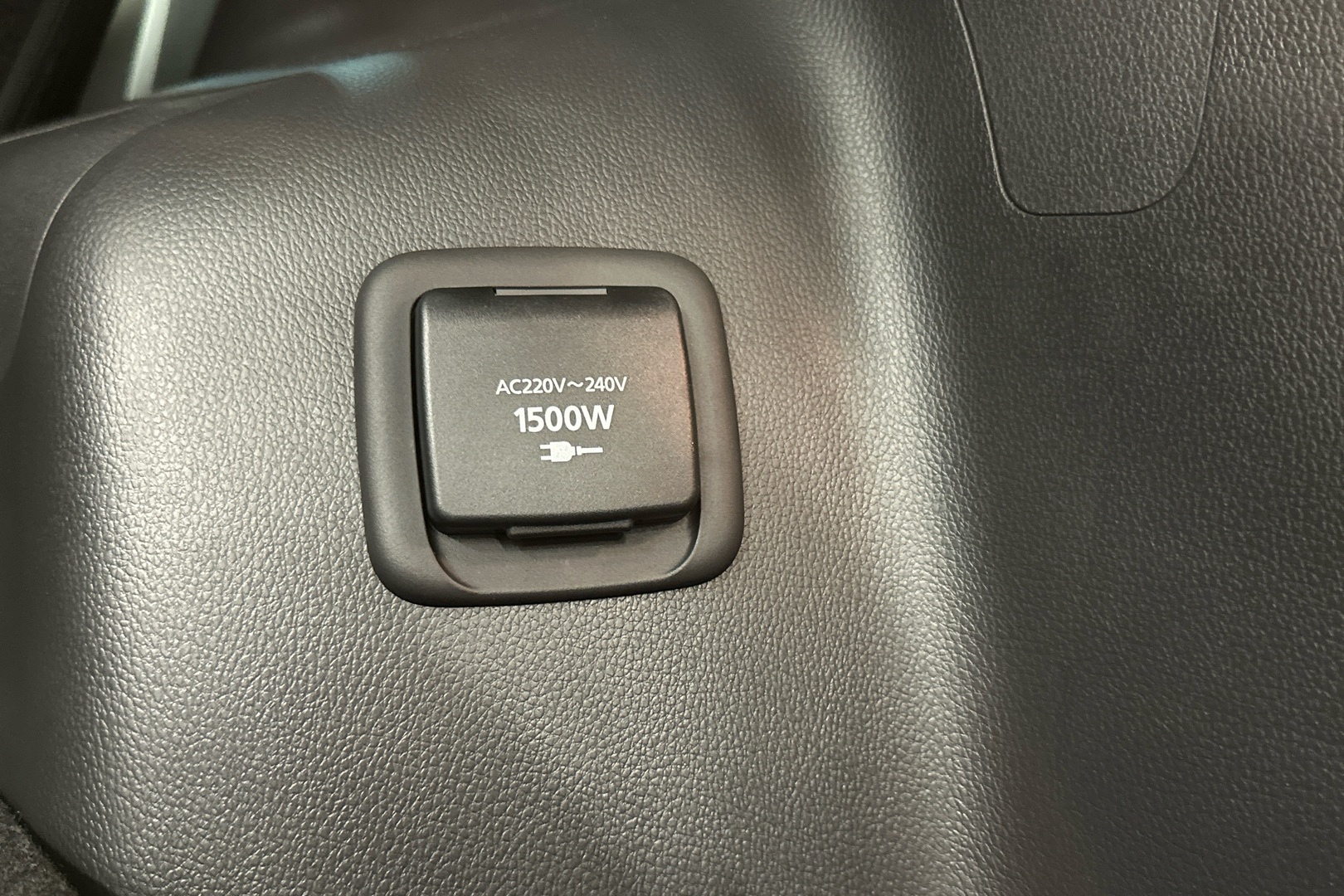 MITSUBISHI ECLIPSE CROSS 2024