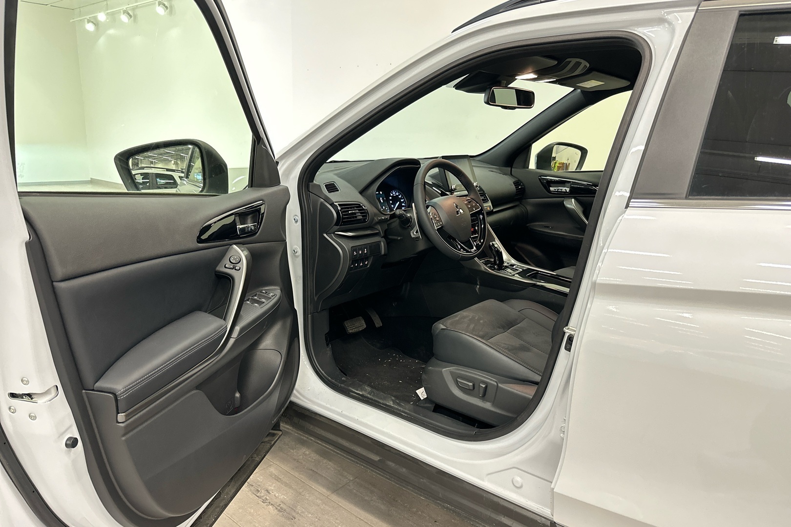 MITSUBISHI ECLIPSE CROSS 2024