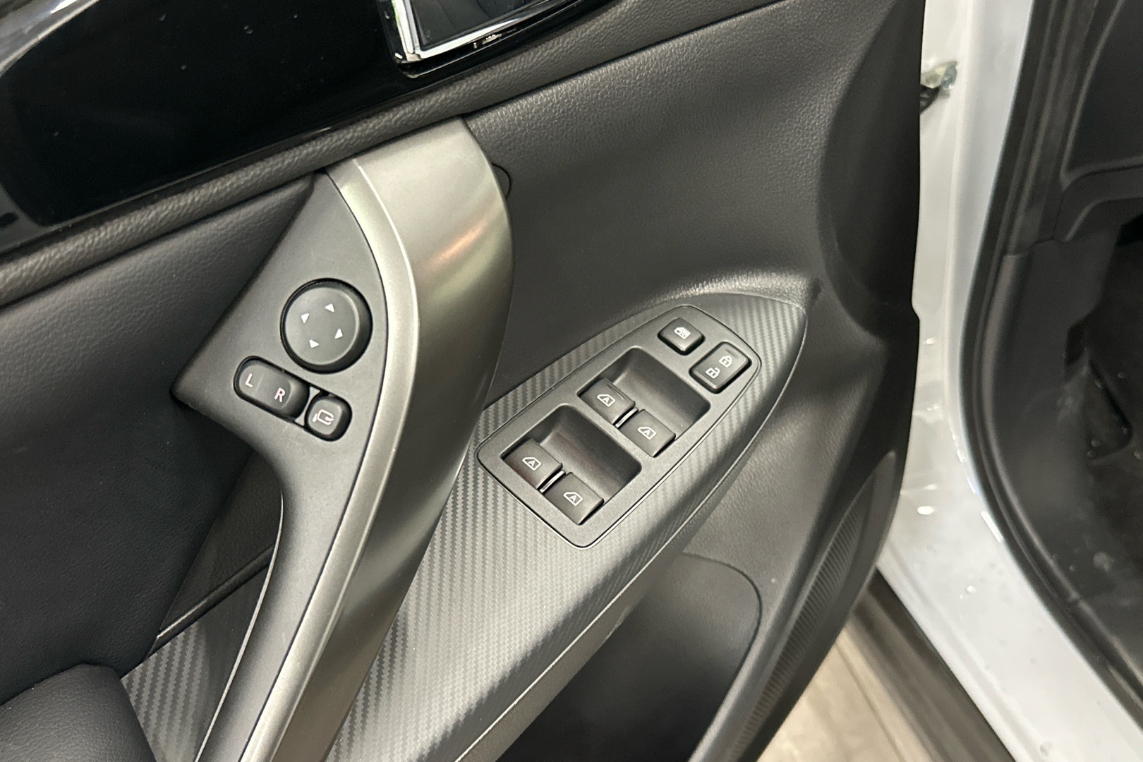 MITSUBISHI ECLIPSE CROSS 2024