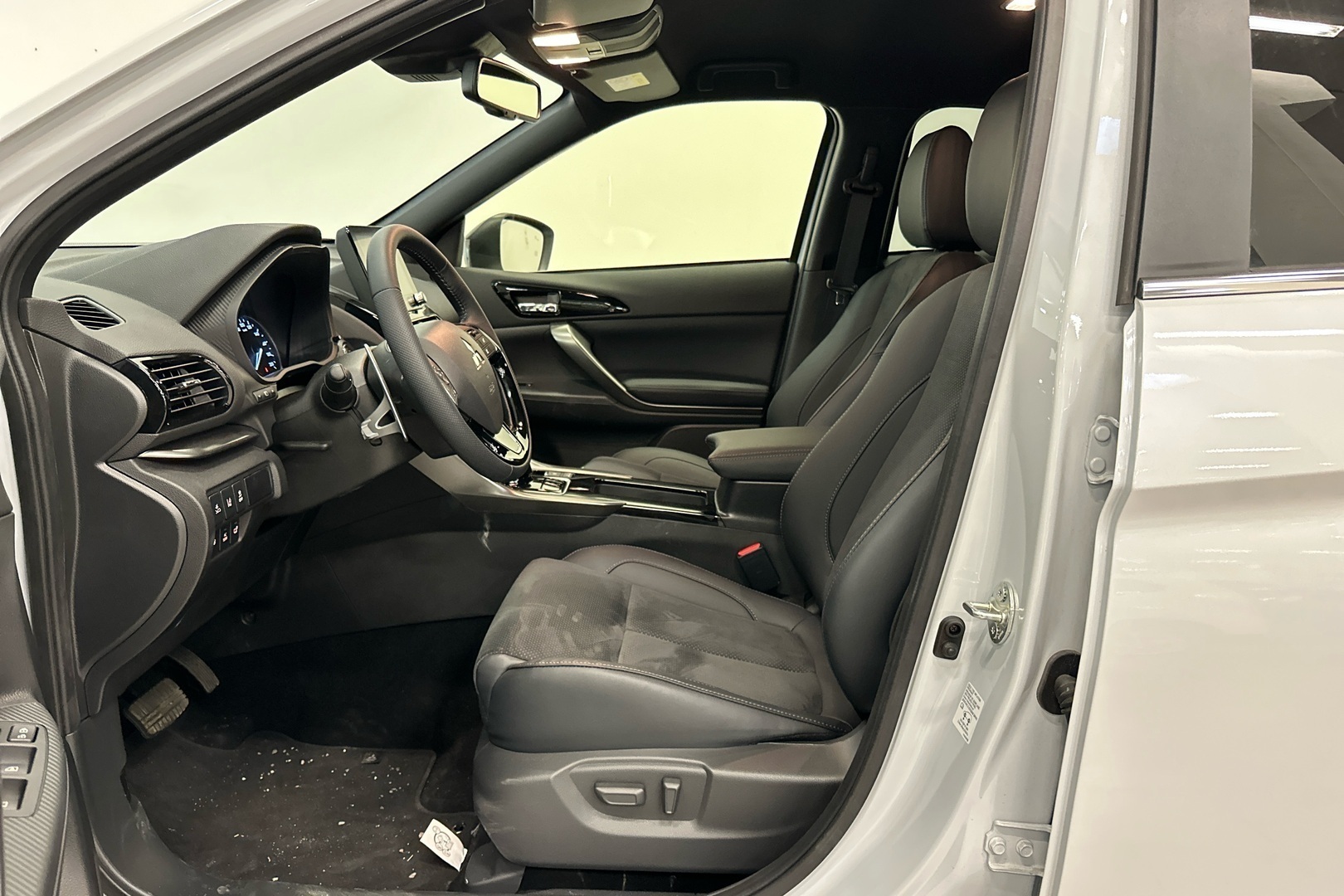 MITSUBISHI ECLIPSE CROSS 2024