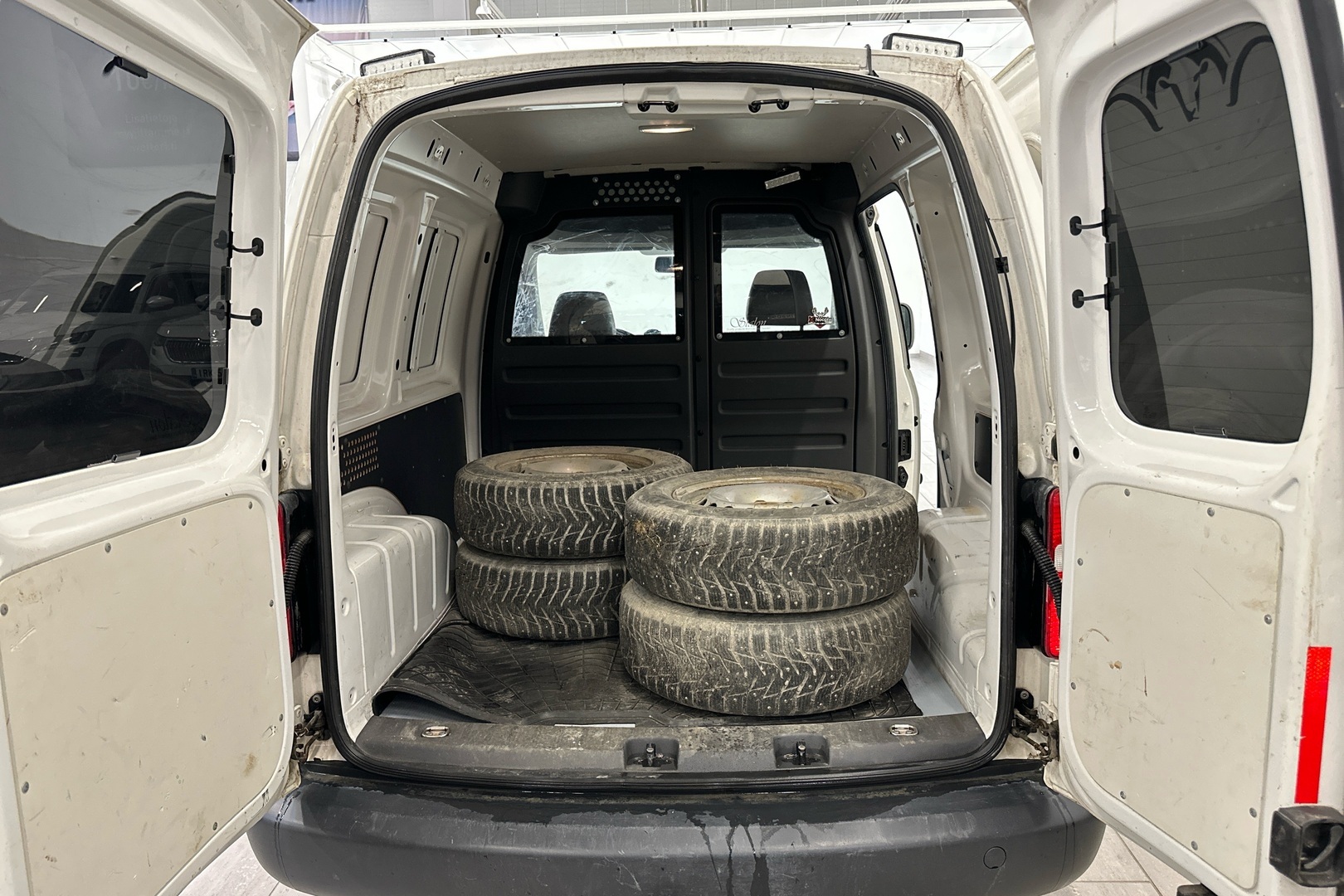 VOLKSWAGEN Caddy 2012