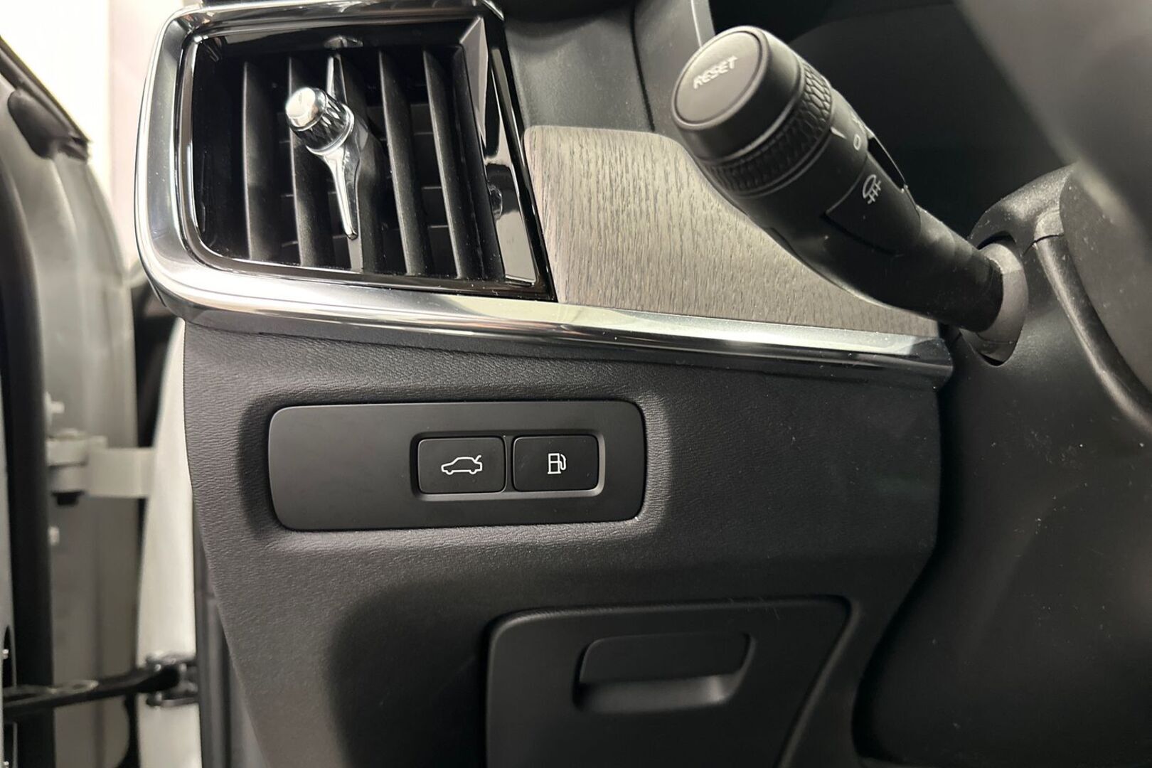VOLVO V90 2024