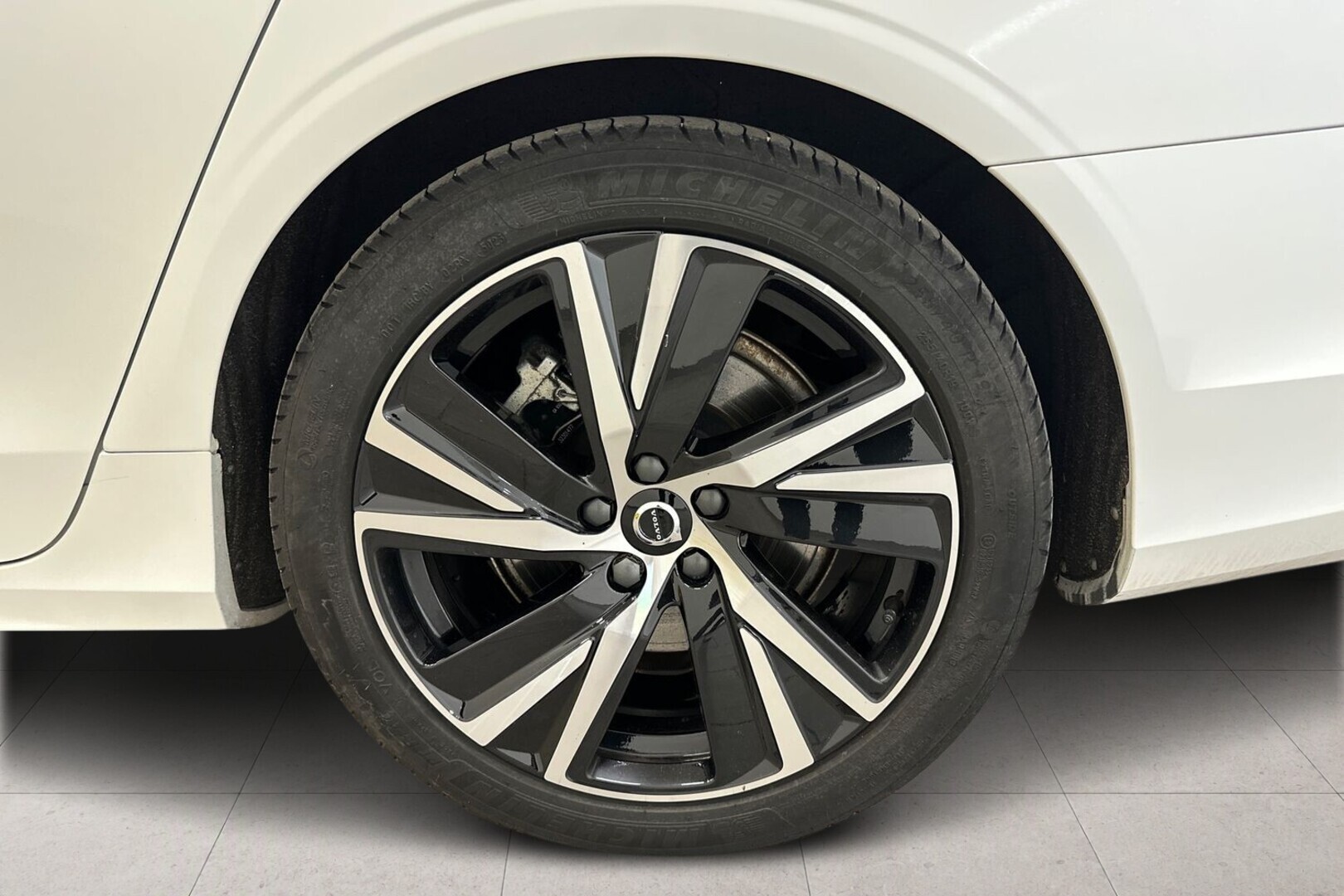 VOLVO V90 2024