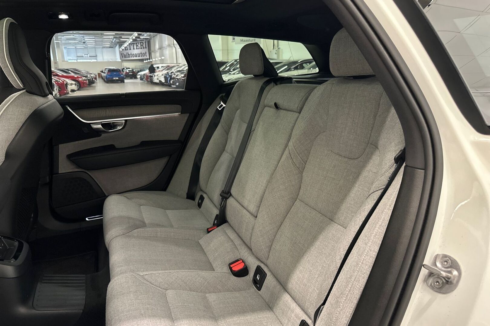 VOLVO V90 2024