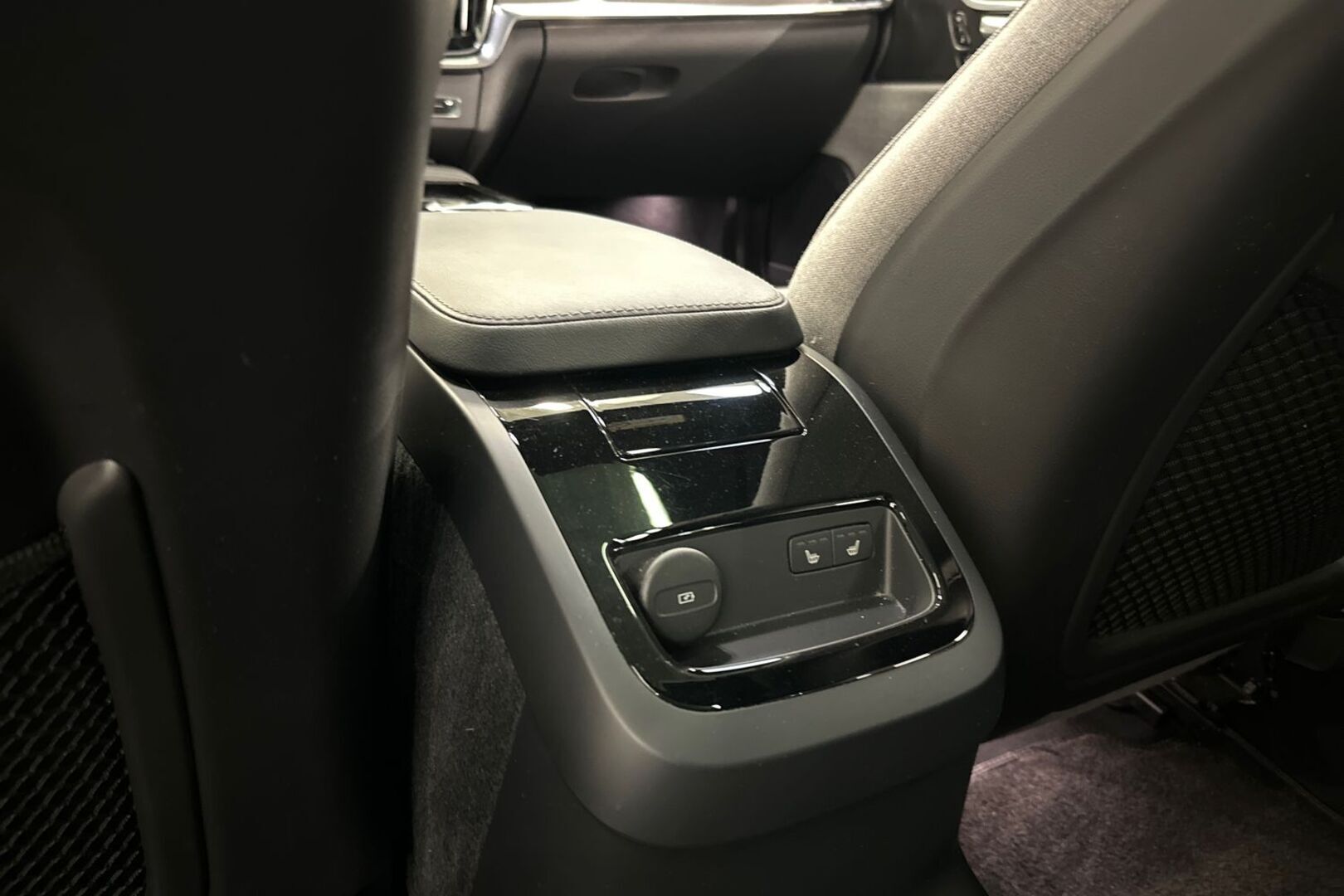 VOLVO V90 2024