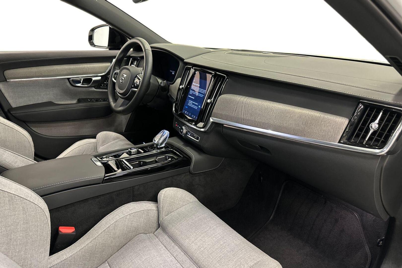 VOLVO V90 2024