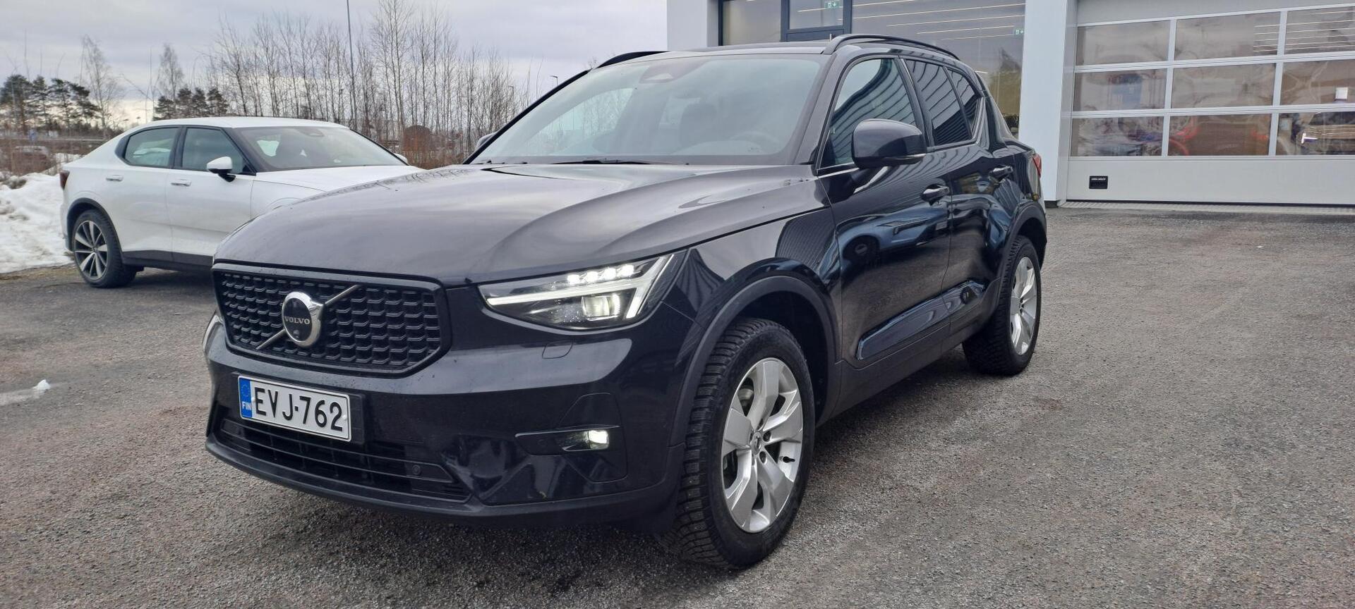 VOLVO XC40 2025