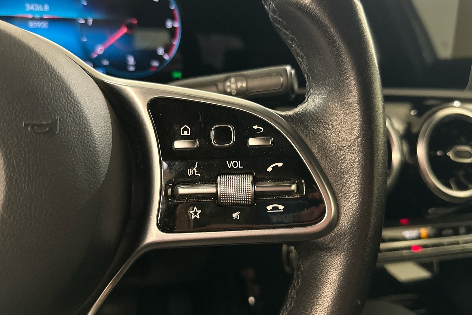 MERCEDES-BENZ A 2020