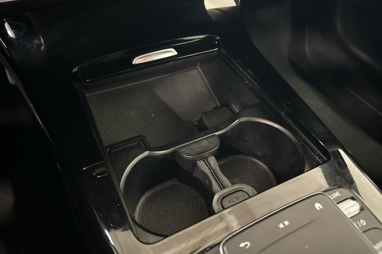 MERCEDES-BENZ A 2020