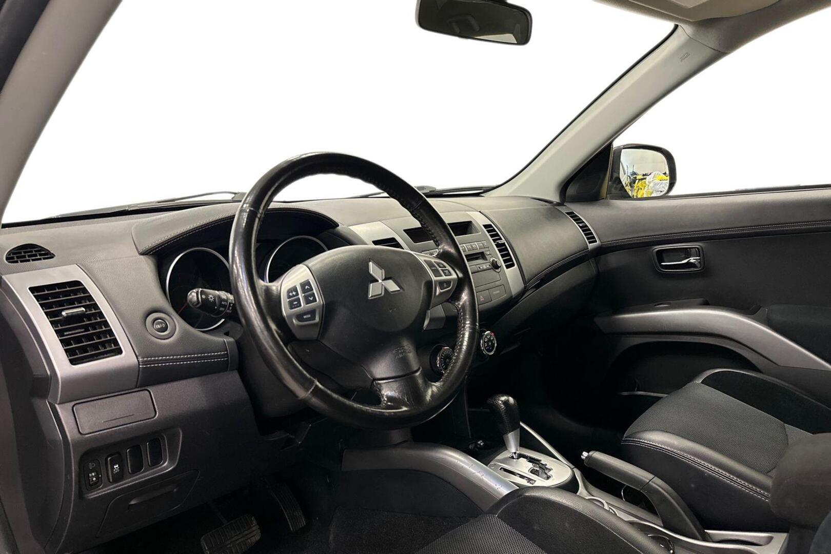 MITSUBISHI Outlander 2012