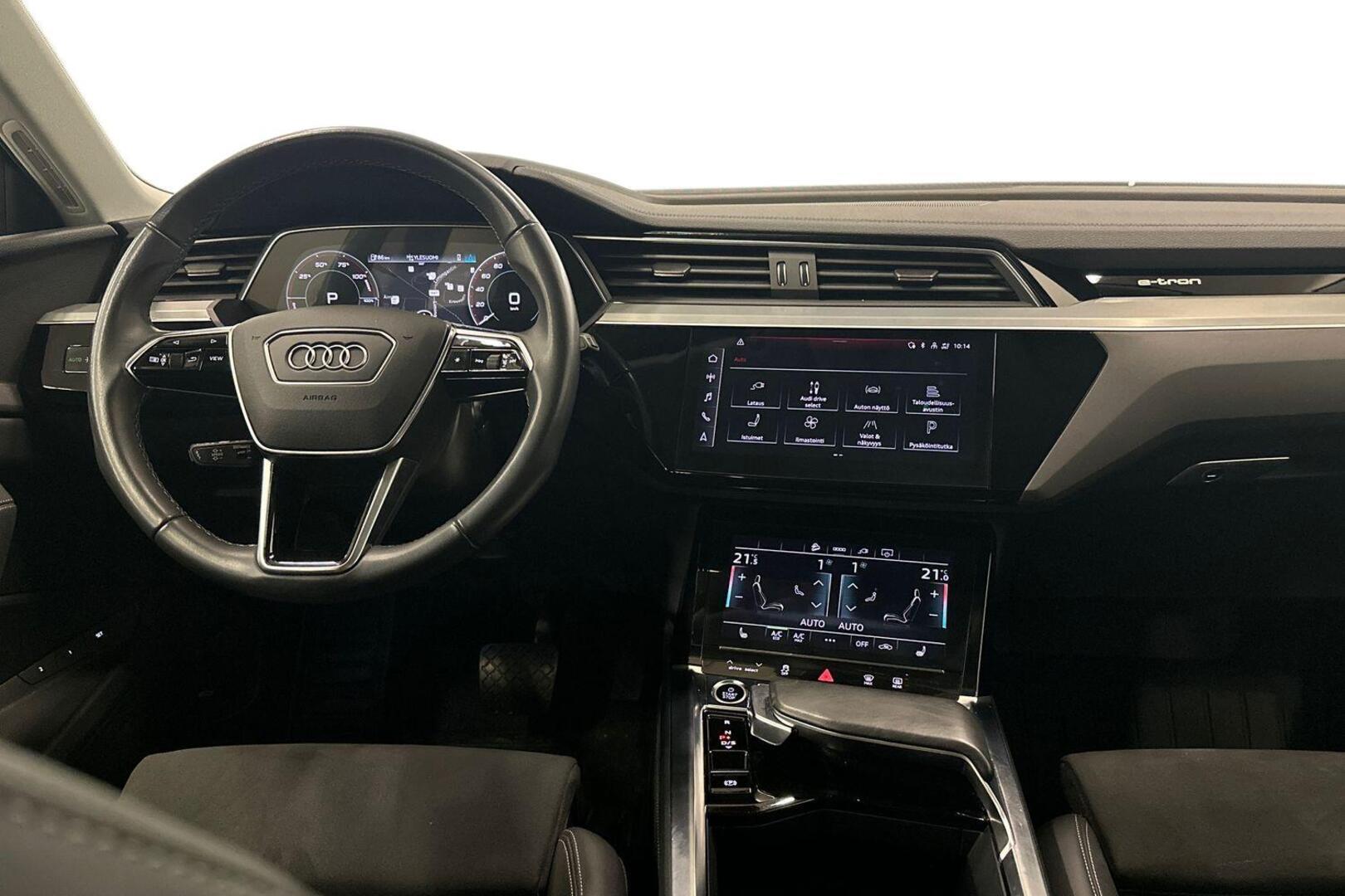 AUDI Q8 e-tron 10