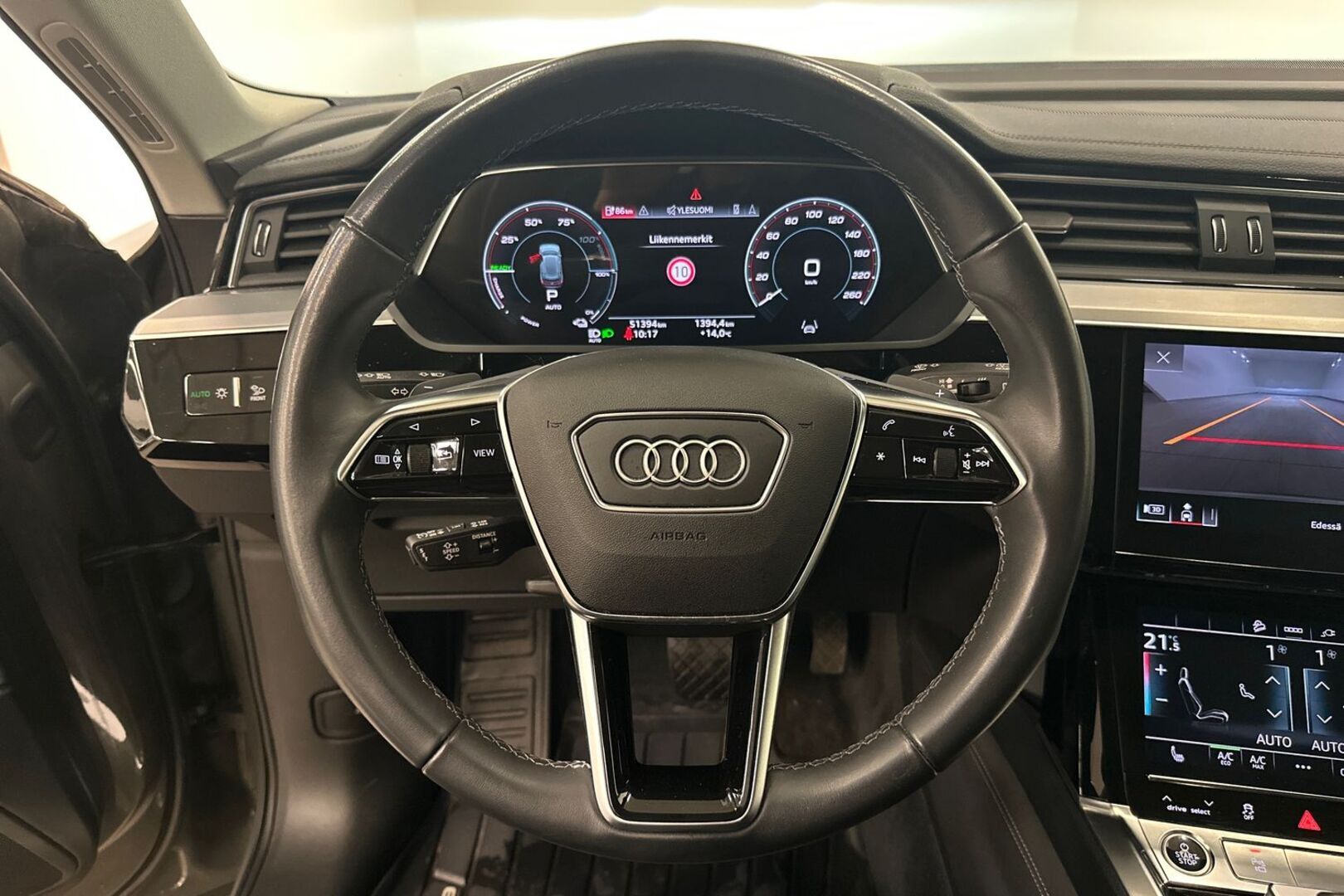 AUDI Q8 e-tron 17