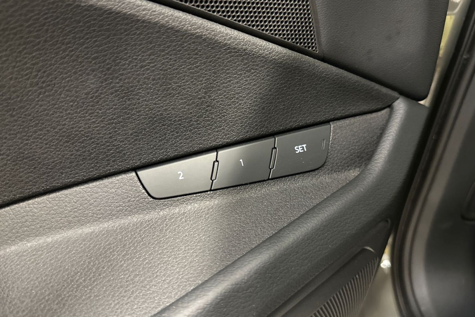 AUDI Q8 e-tron 24