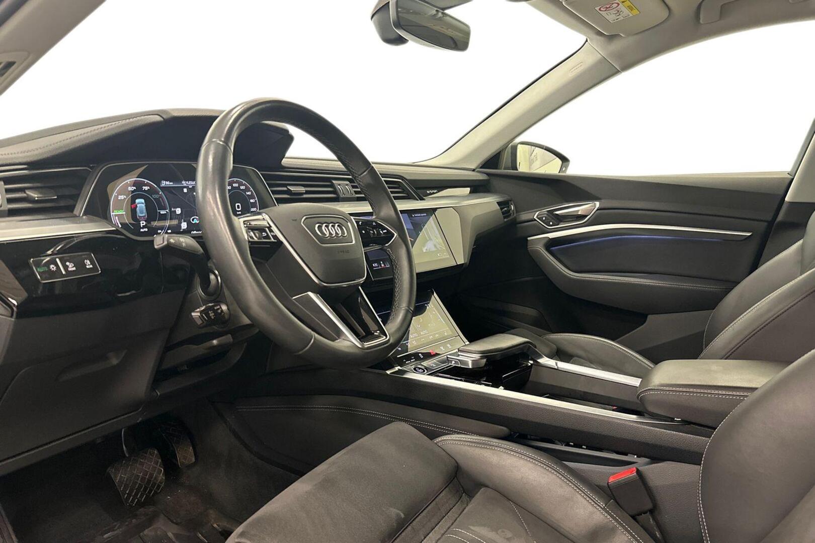 AUDI Q8 e-tron 8
