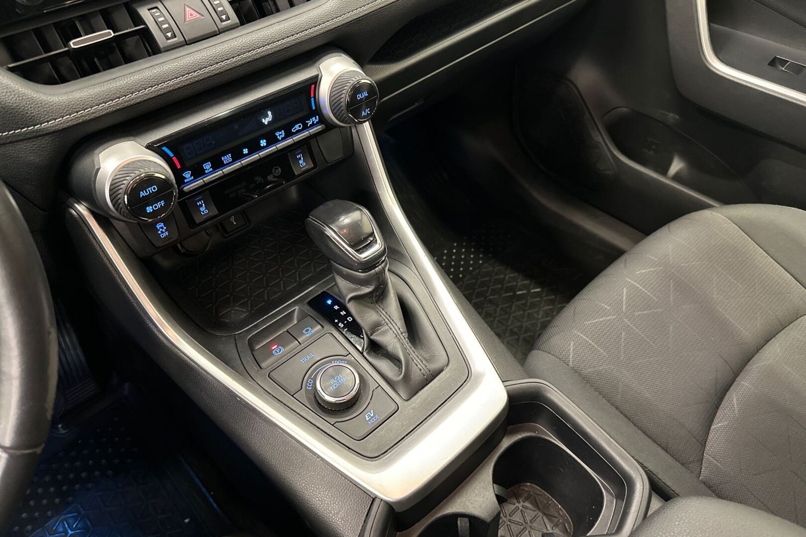 TOYOTA RAV4 2021