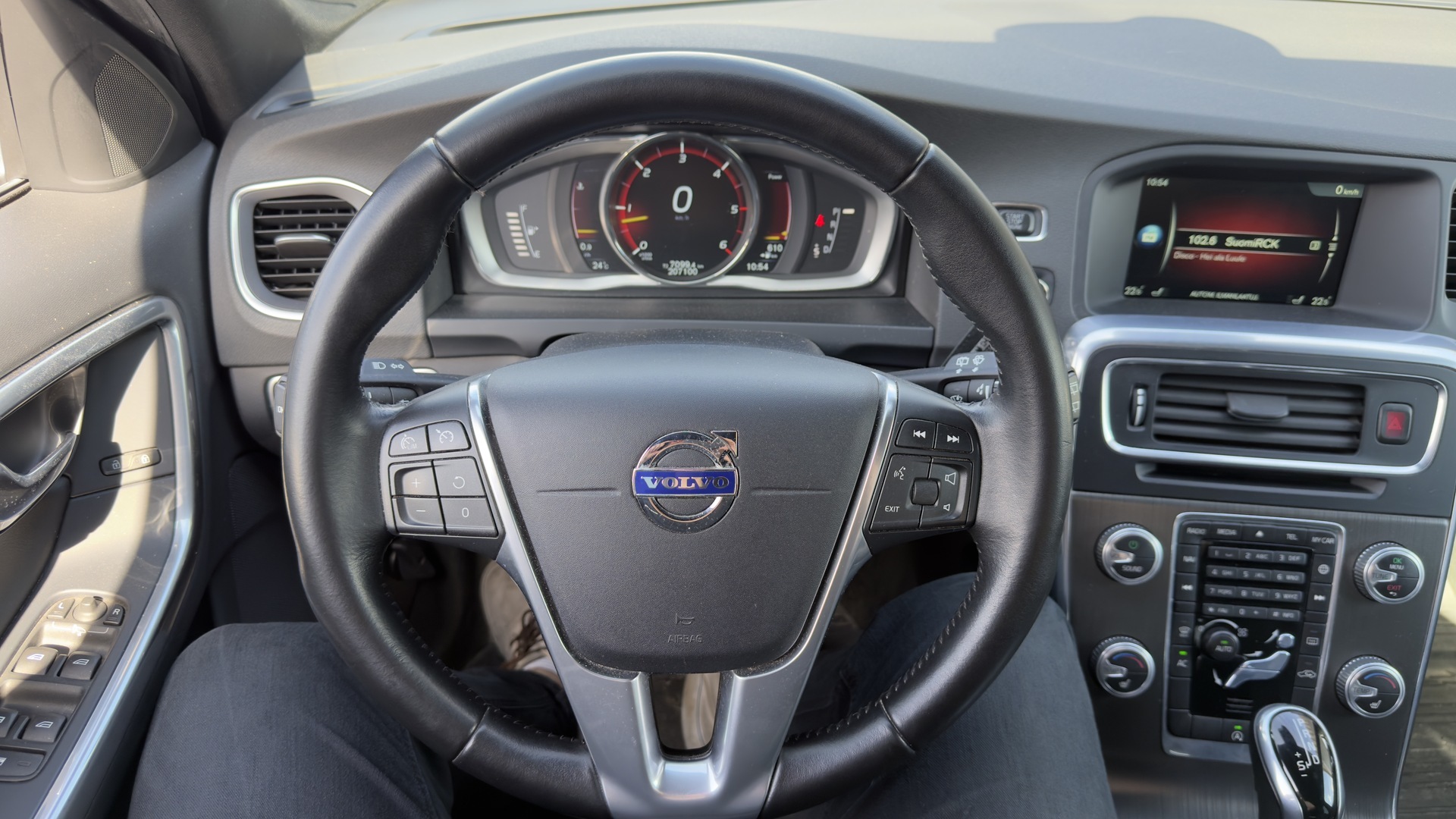 VOLVO V60 2016