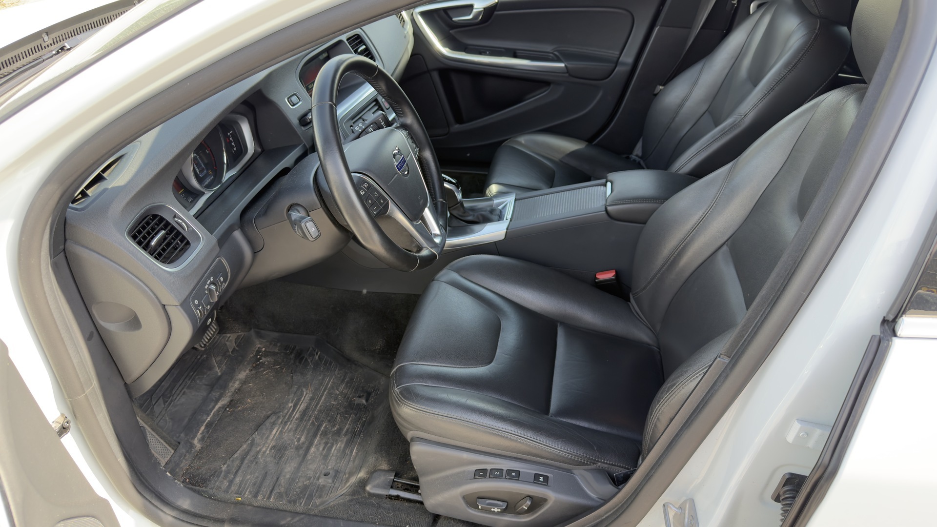 VOLVO V60 2016