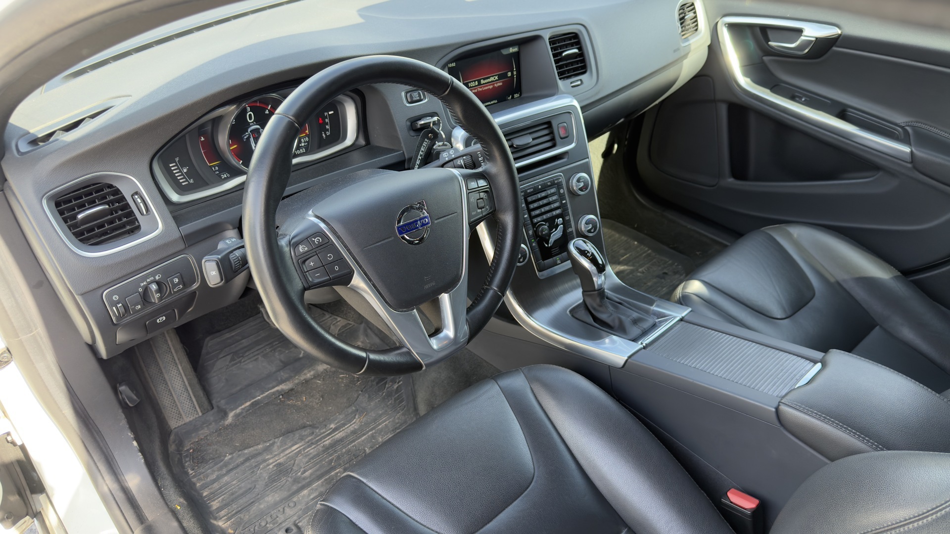 VOLVO V60 2016