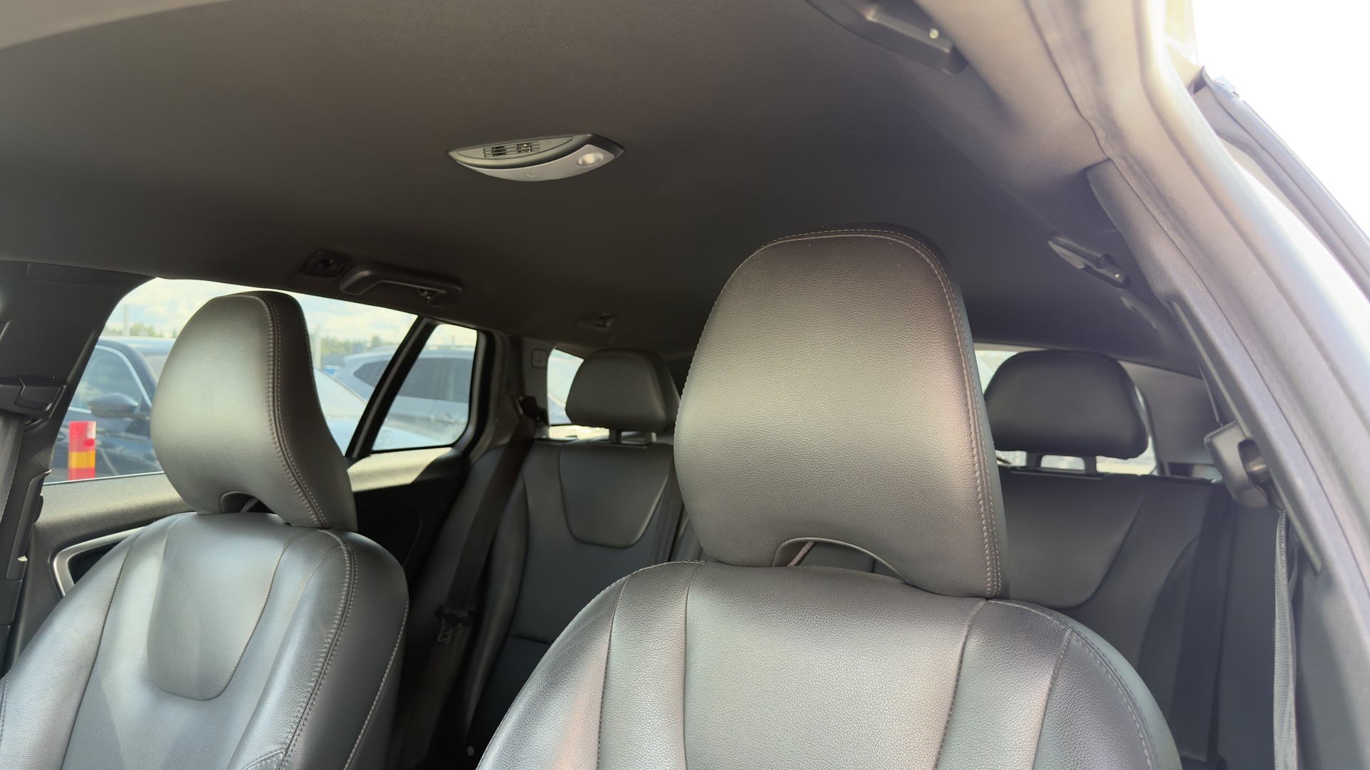 VOLVO V60 2016