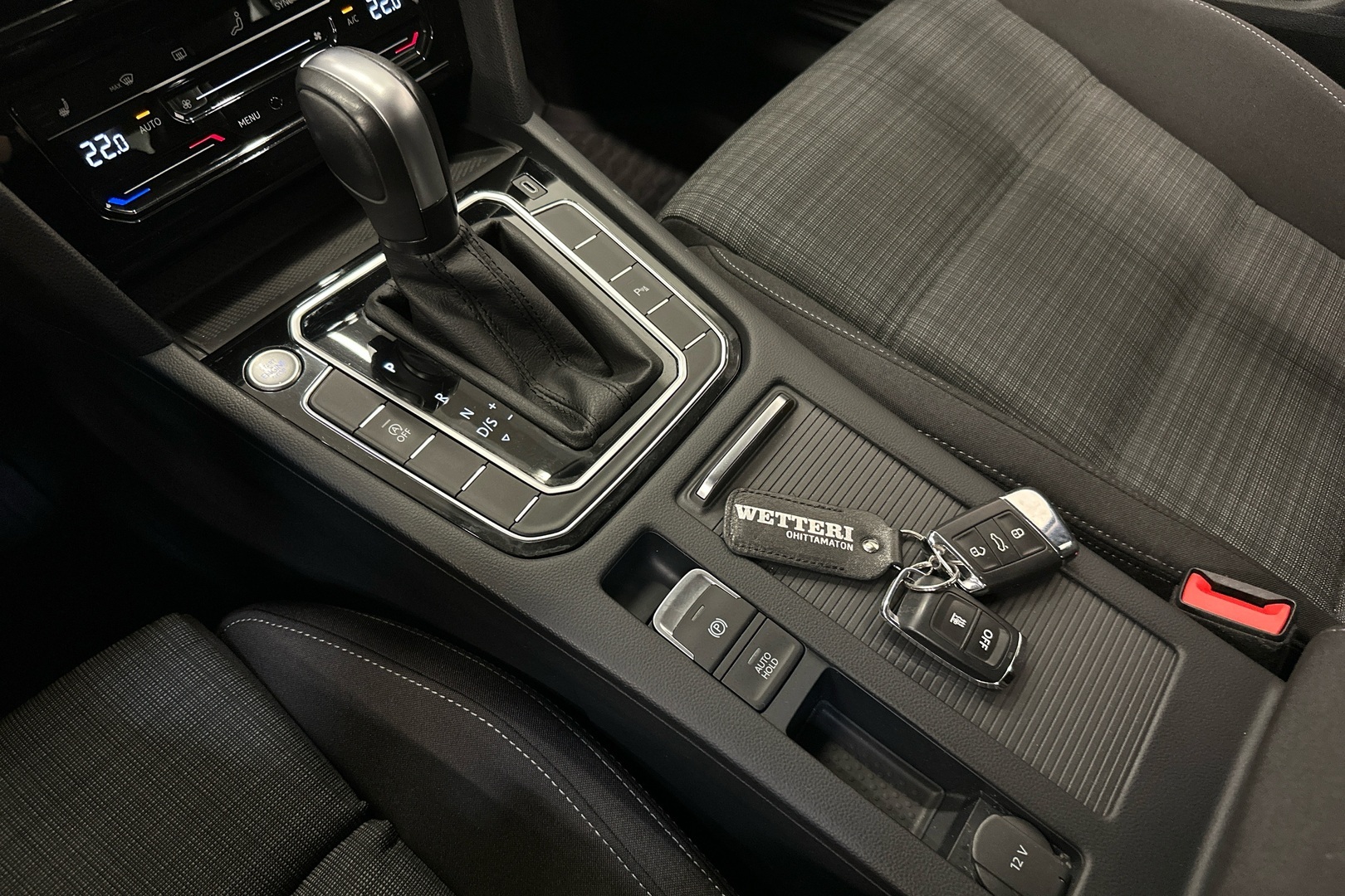 VOLKSWAGEN Passat 18