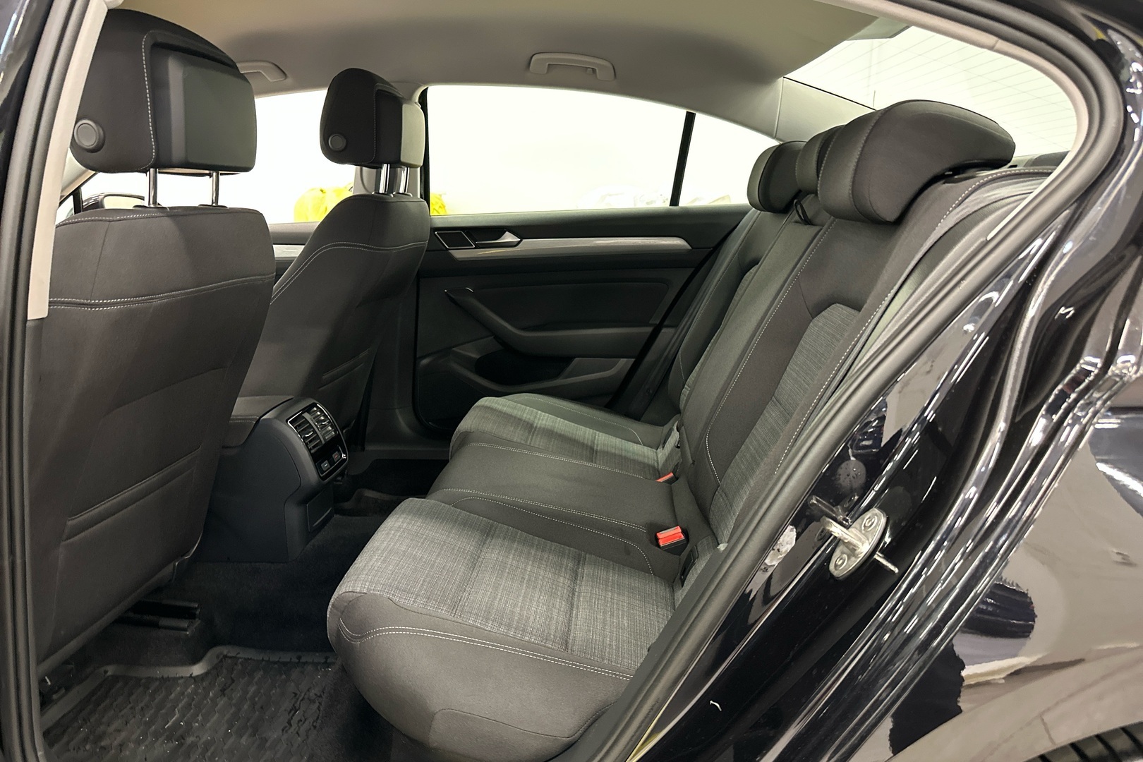 VOLKSWAGEN Passat 20
