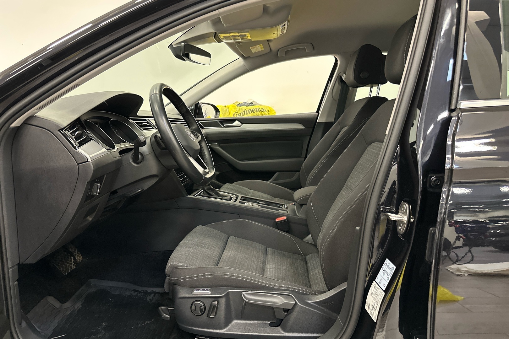 VOLKSWAGEN Passat 8