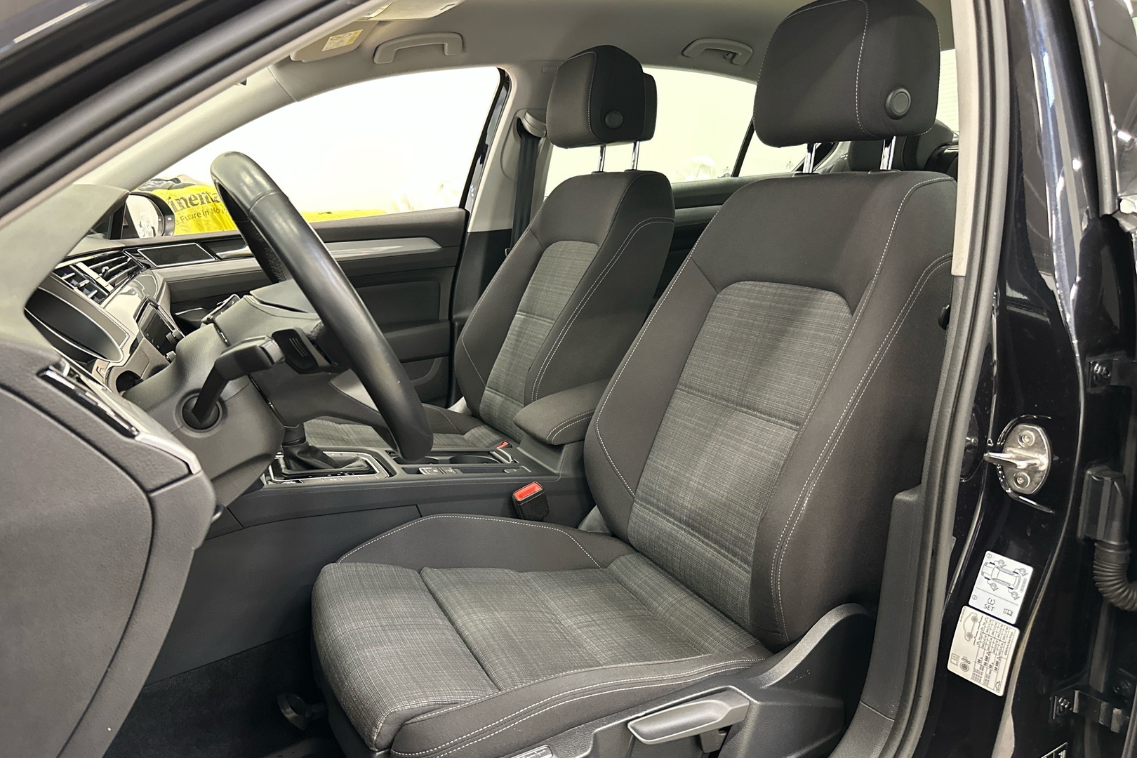 VOLKSWAGEN Passat 9