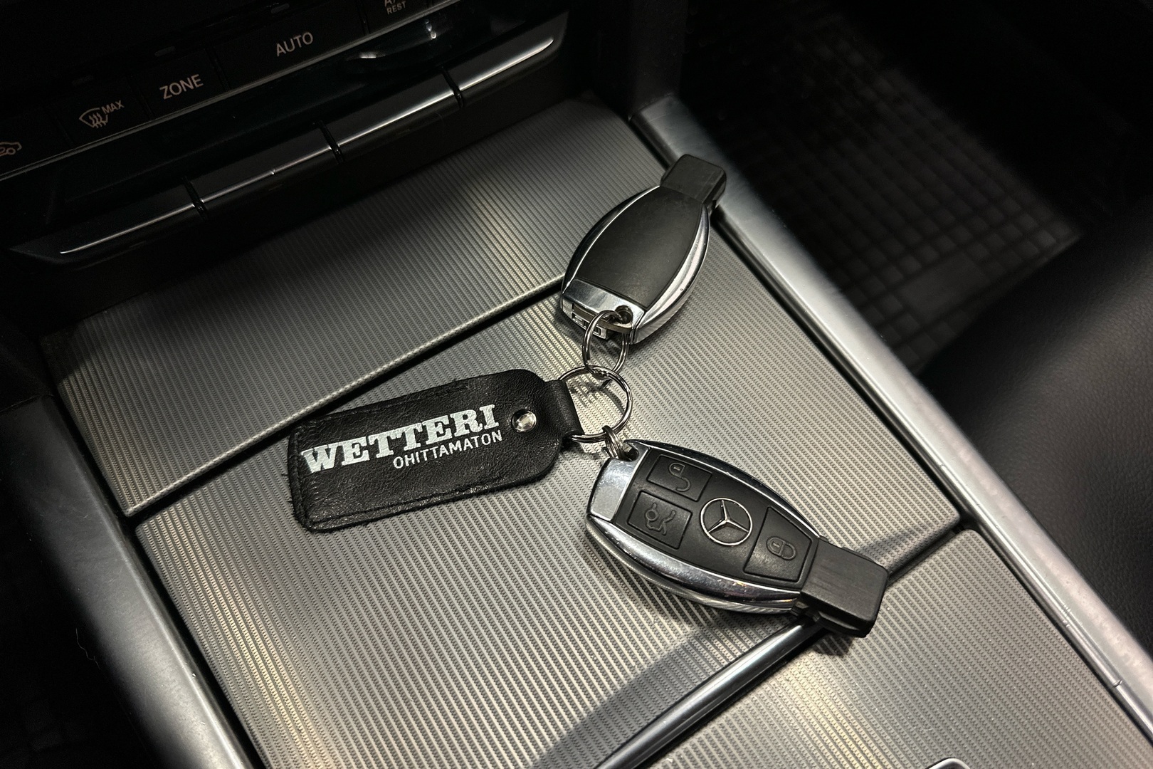 MERCEDES-BENZ E 2014