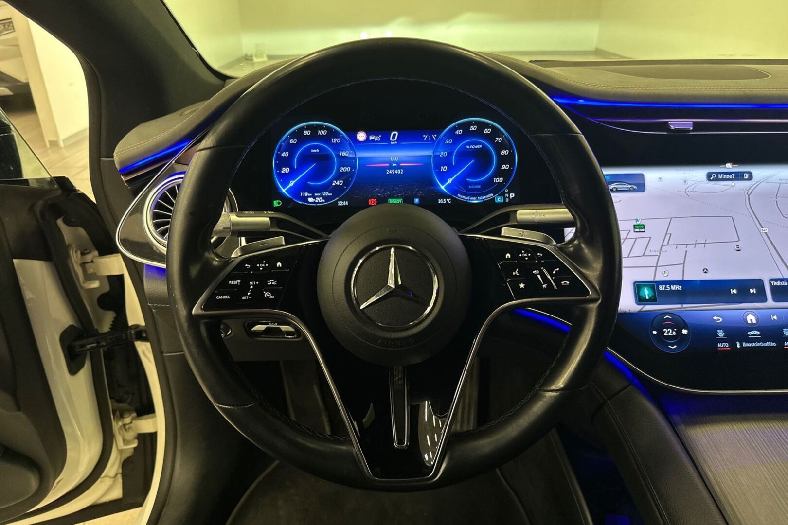 MERCEDES-BENZ EQS 17