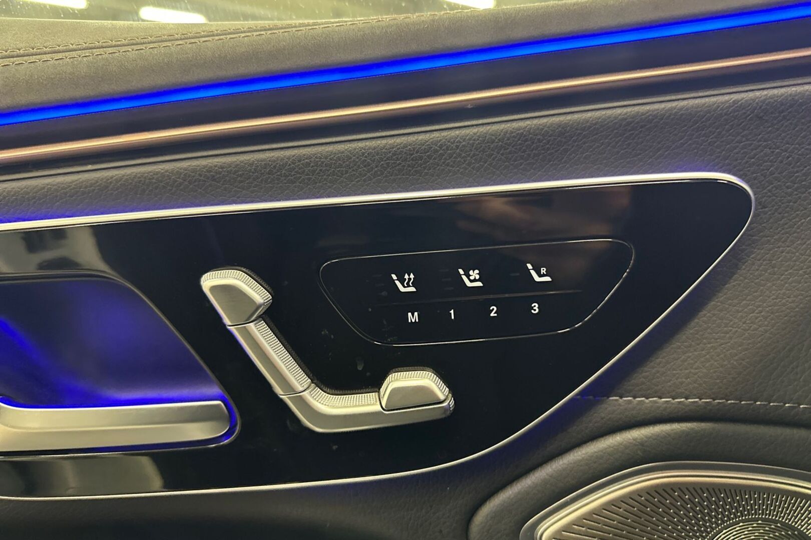 MERCEDES-BENZ EQS 22