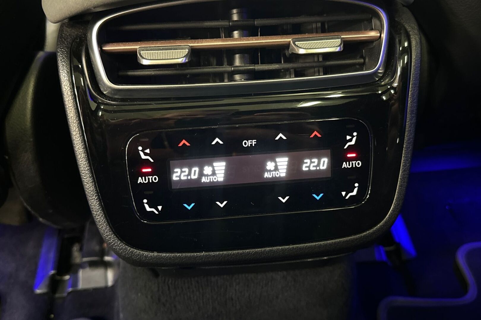 MERCEDES-BENZ EQS 28