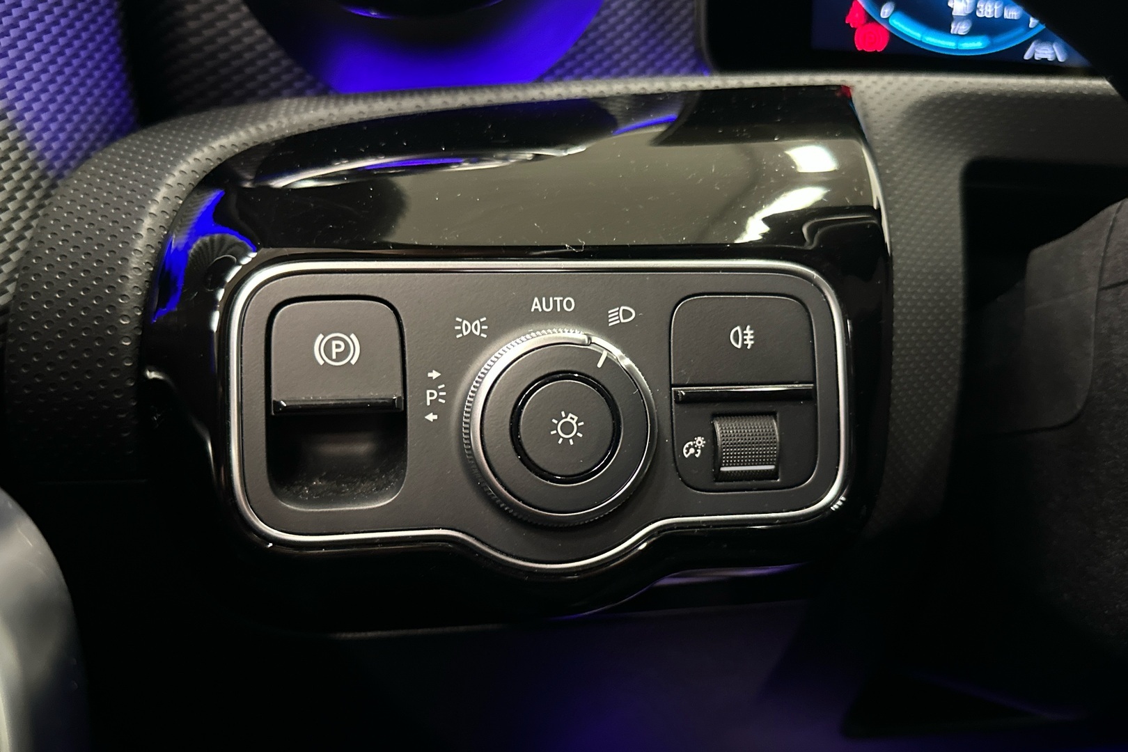 MERCEDES-BENZ A 2022