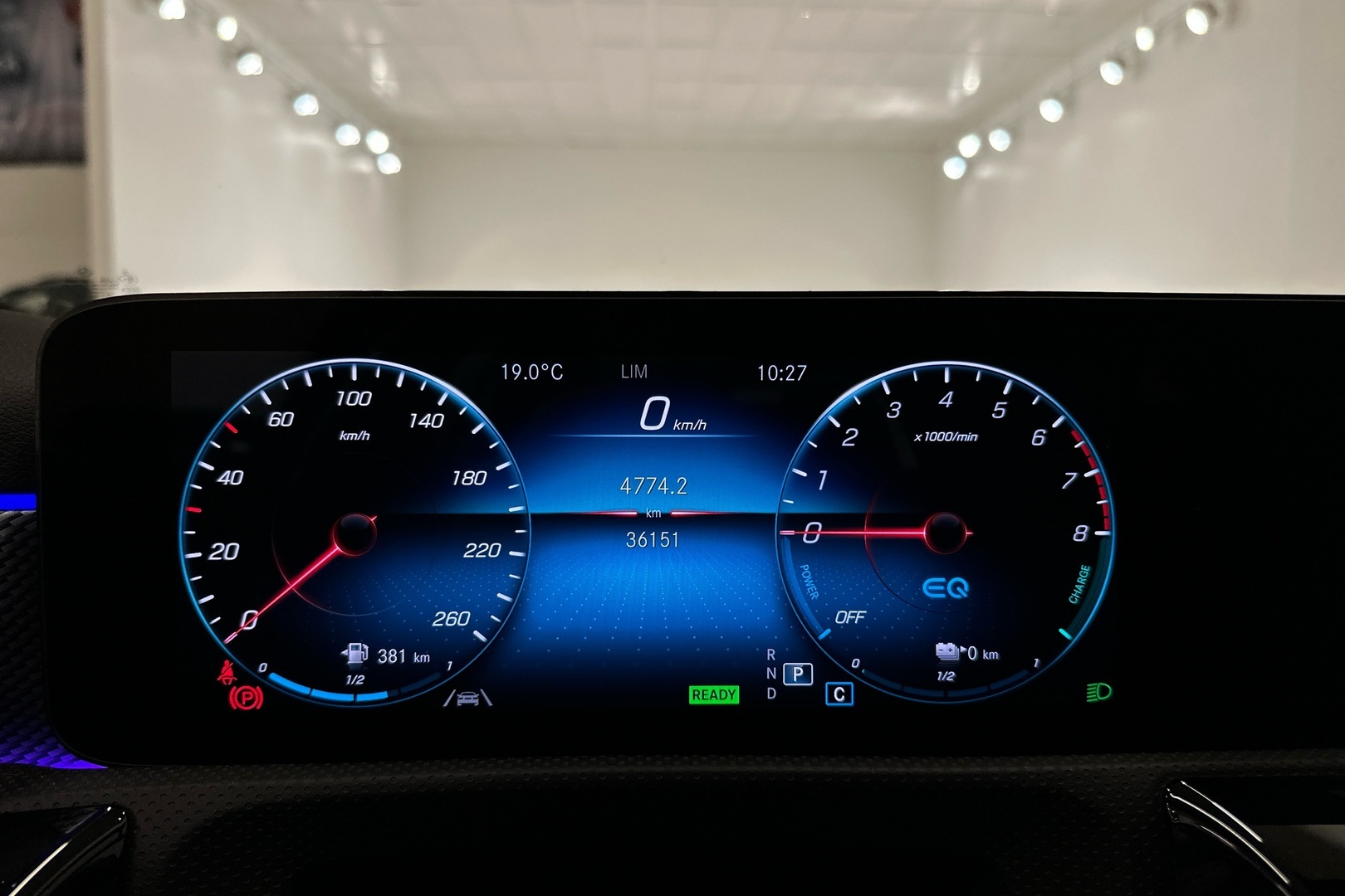 MERCEDES-BENZ A 2022