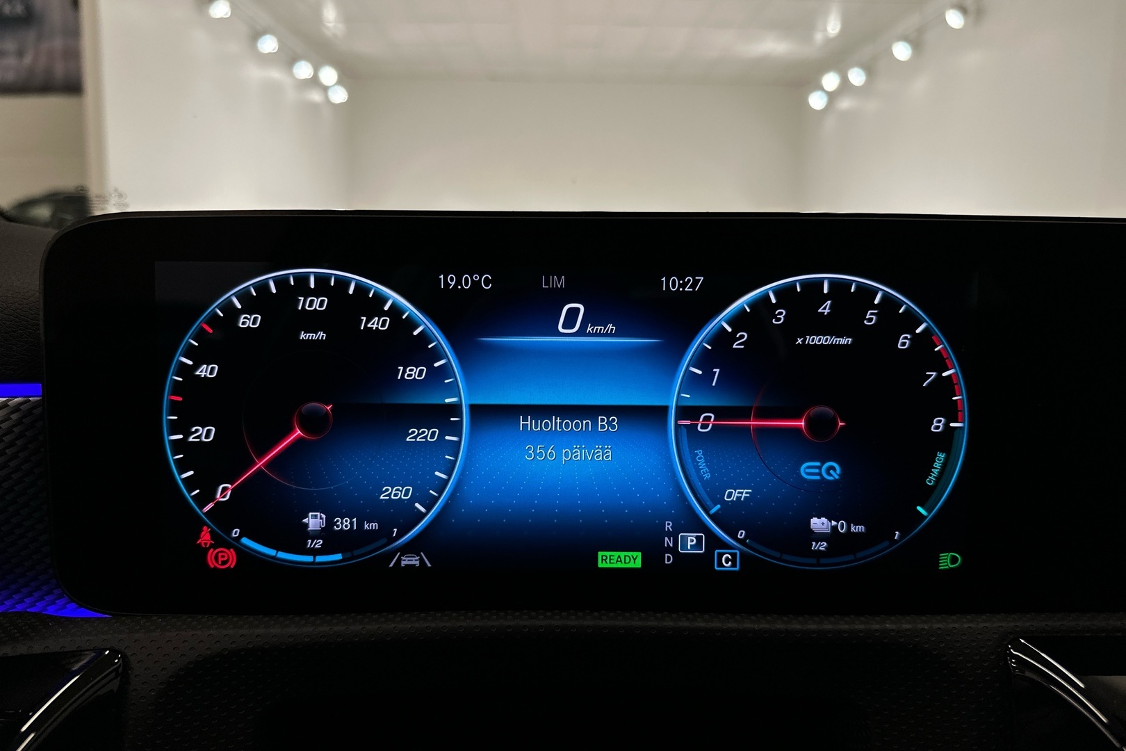 MERCEDES-BENZ A 2022